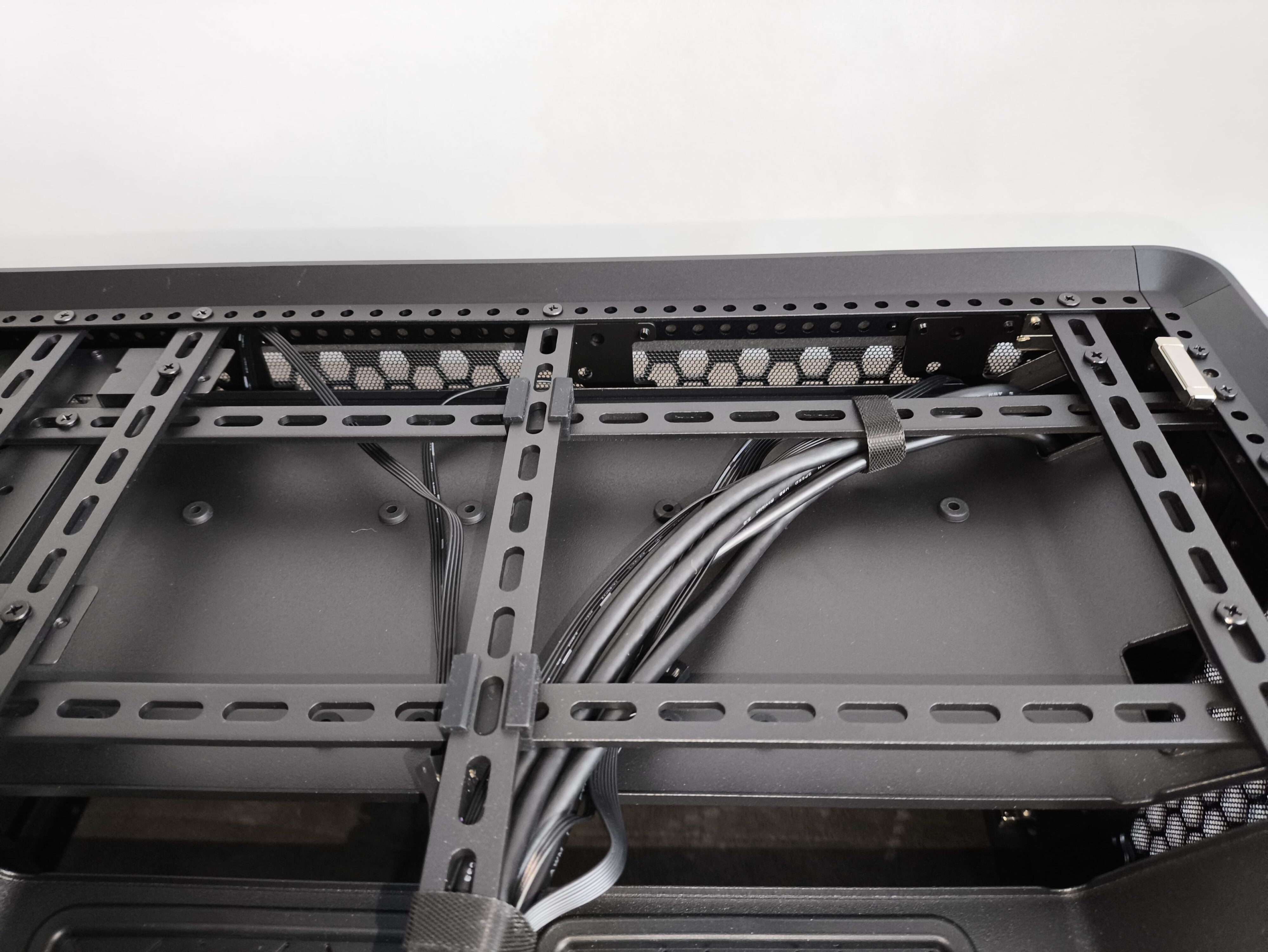 Cooler Master MasterFrame 600 - test obudowy. Możesz robić z nią co chcesz. Teoretycznie. To wciąż bardziej prototyp aniżeli gotowy produkt