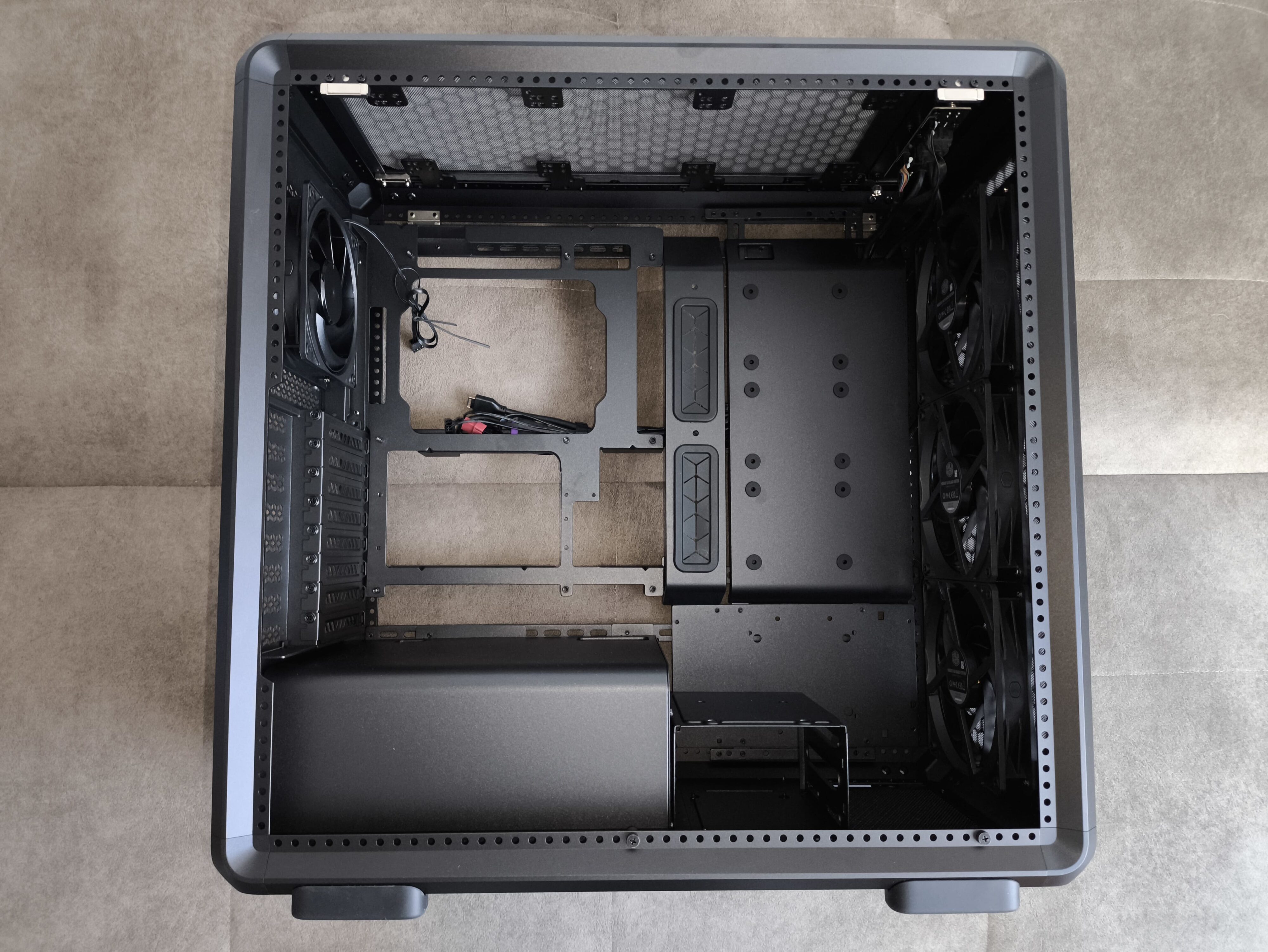 Cooler Master MasterFrame 600 - test obudowy. Możesz robić z nią co chcesz. Teoretycznie. To wciąż bardziej prototyp aniżeli gotowy produkt