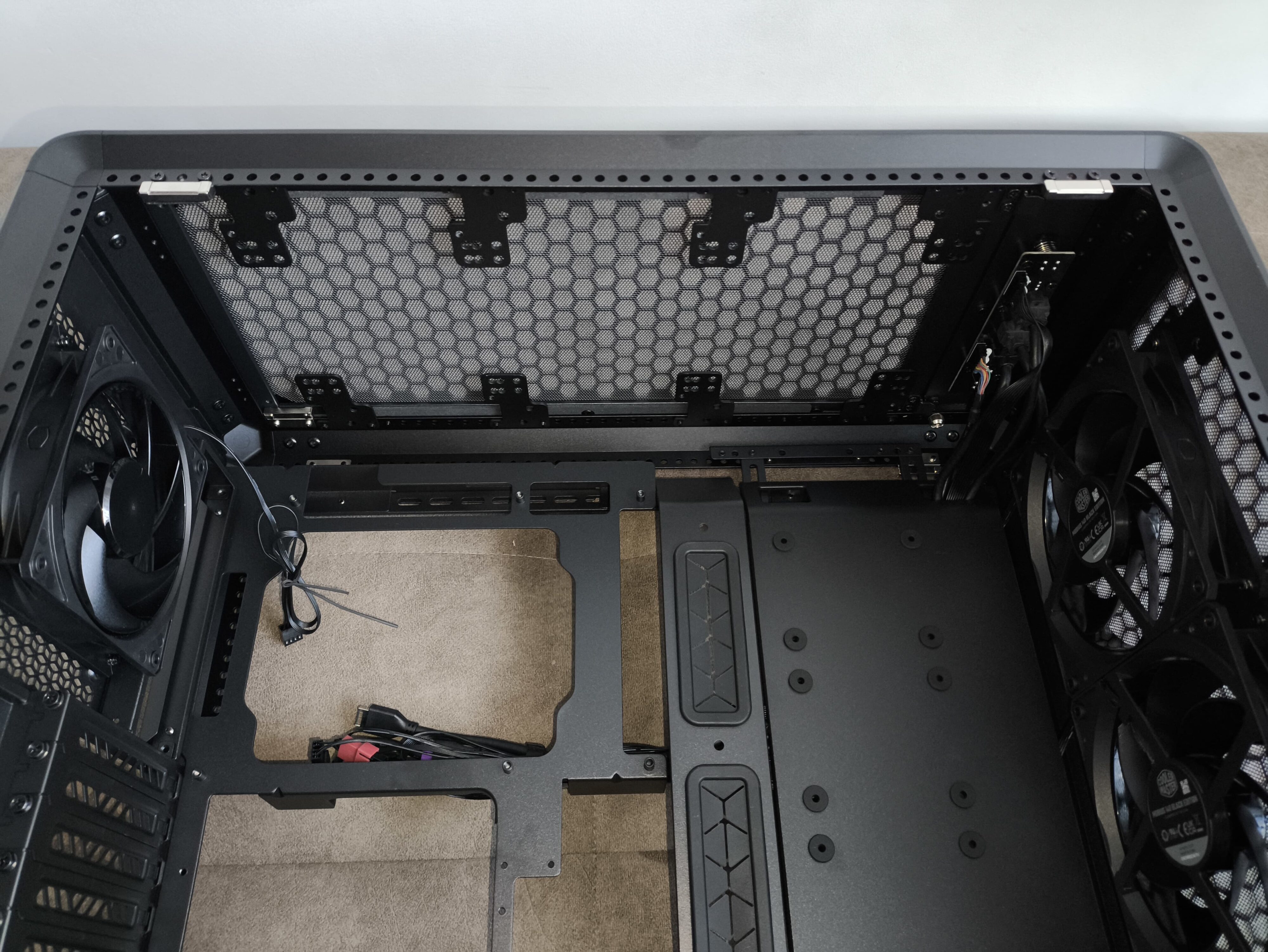 Cooler Master MasterFrame 600 - test obudowy. Możesz robić z nią co chcesz. Teoretycznie. To wciąż bardziej prototyp aniżeli gotowy produkt