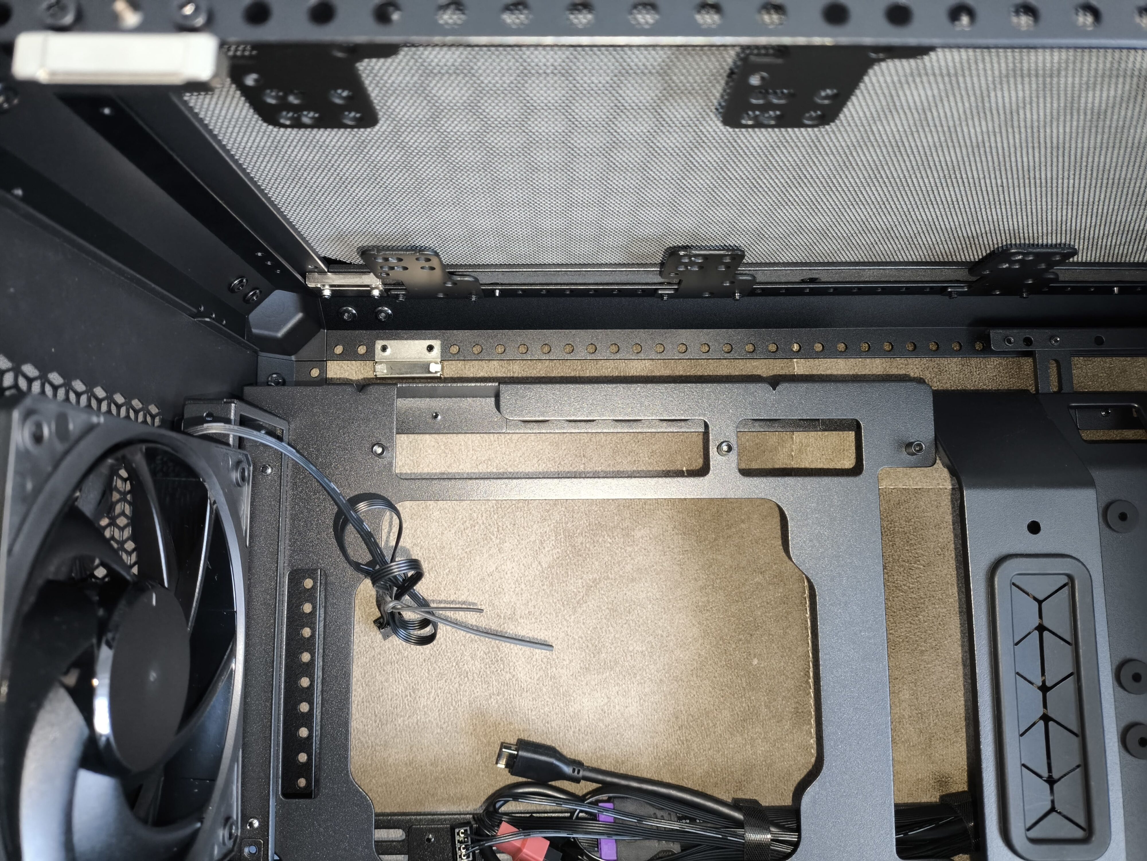 Cooler Master MasterFrame 600 - test obudowy. Możesz robić z nią co chcesz. Teoretycznie. To wciąż bardziej prototyp aniżeli gotowy produkt