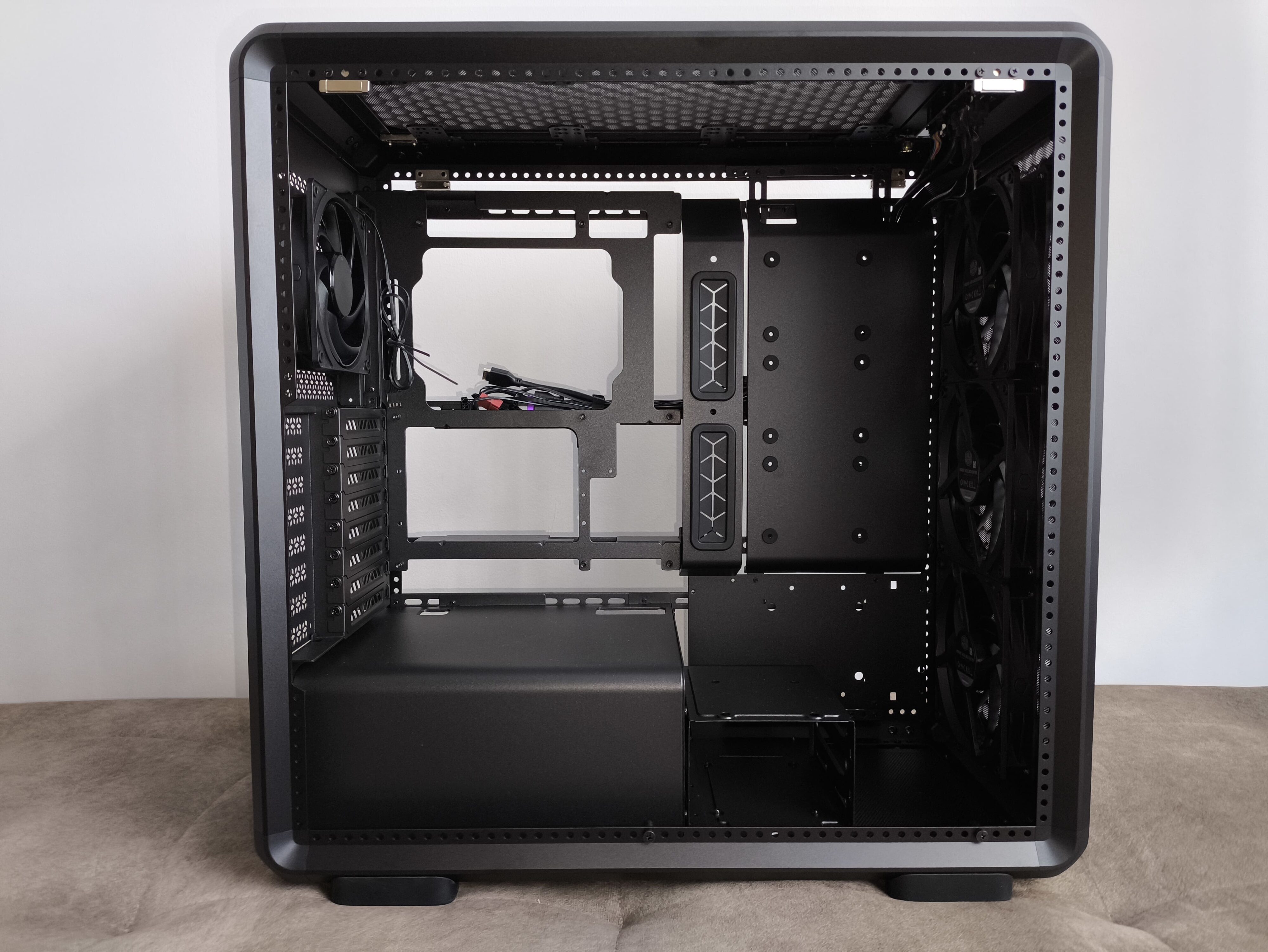Cooler Master MasterFrame 600 - test obudowy. Możesz robić z nią co chcesz. Teoretycznie. To wciąż bardziej prototyp aniżeli gotowy produkt
