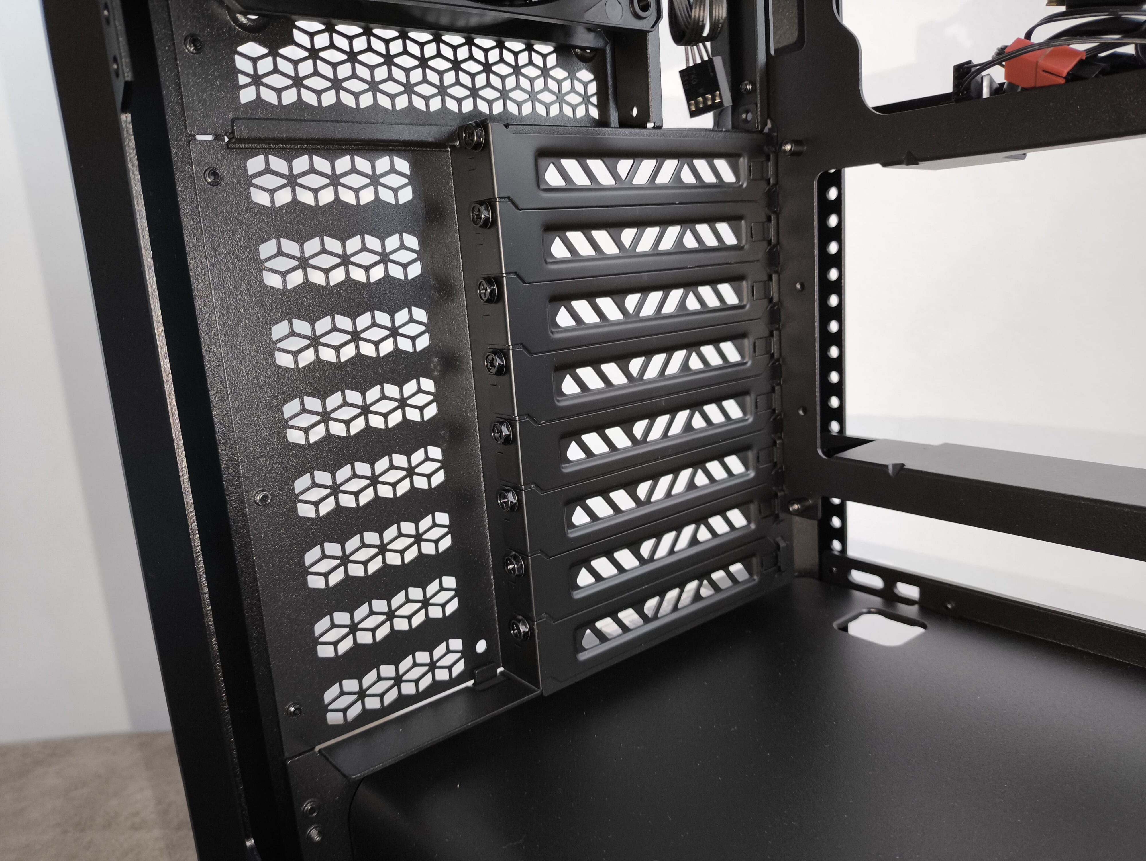 Cooler Master MasterFrame 600 - test obudowy. Możesz robić z nią co chcesz. Teoretycznie. To wciąż bardziej prototyp aniżeli gotowy produkt