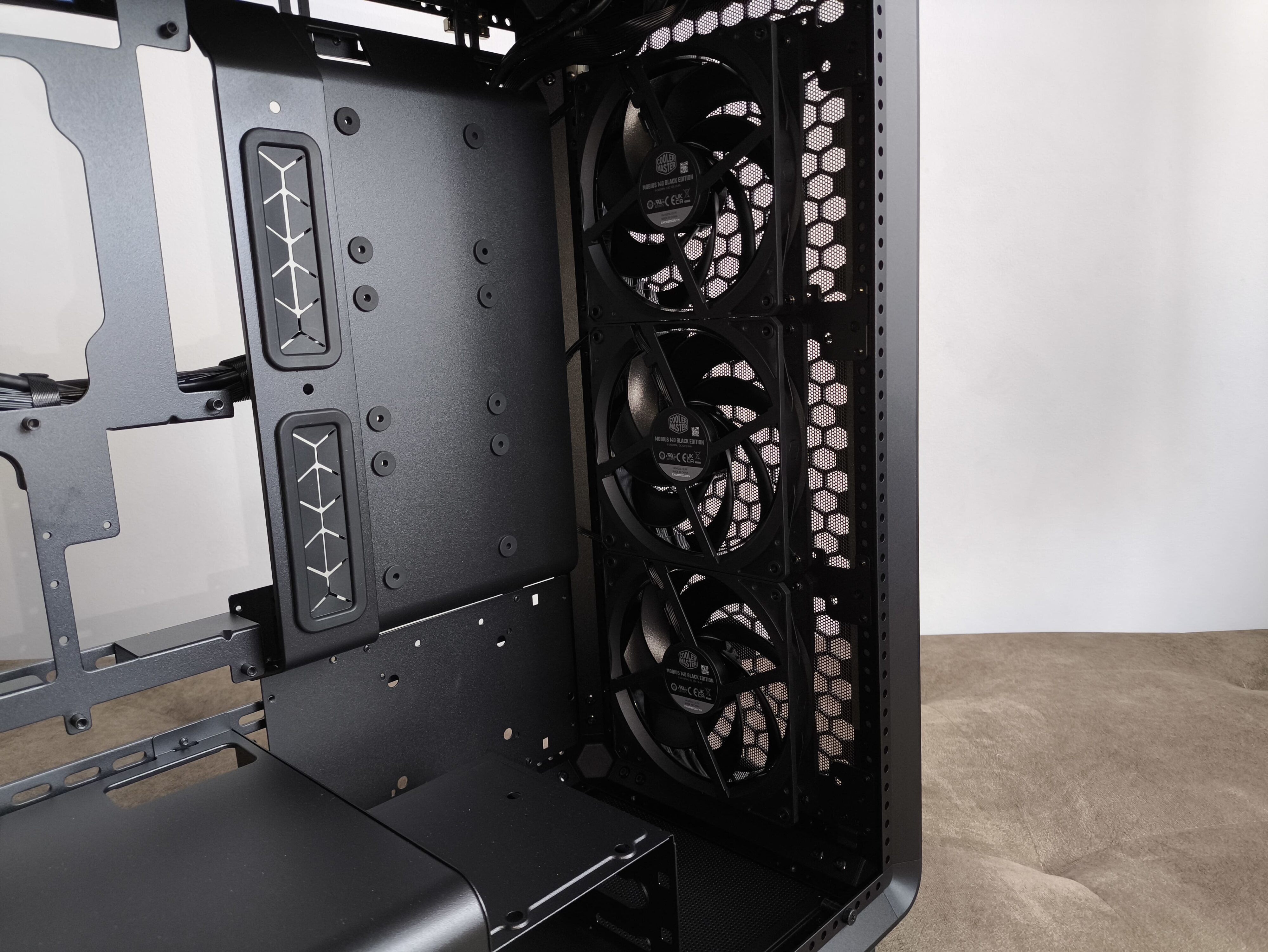 Cooler Master MasterFrame 600 - test obudowy. Możesz robić z nią co chcesz. Teoretycznie. To wciąż bardziej prototyp aniżeli gotowy produkt