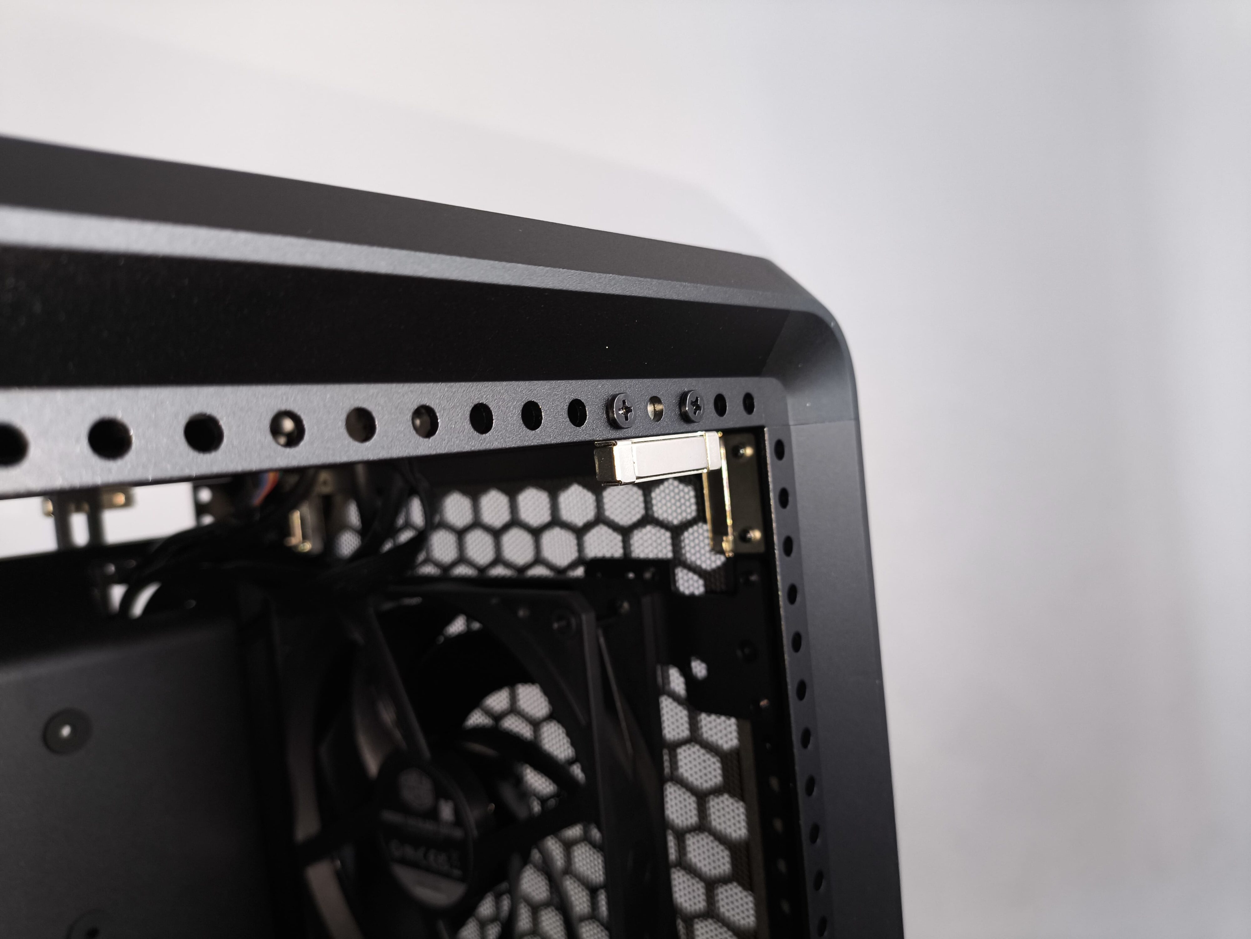 Cooler Master MasterFrame 600 - test obudowy. Możesz robić z nią co chcesz. Teoretycznie. To wciąż bardziej prototyp aniżeli gotowy produkt