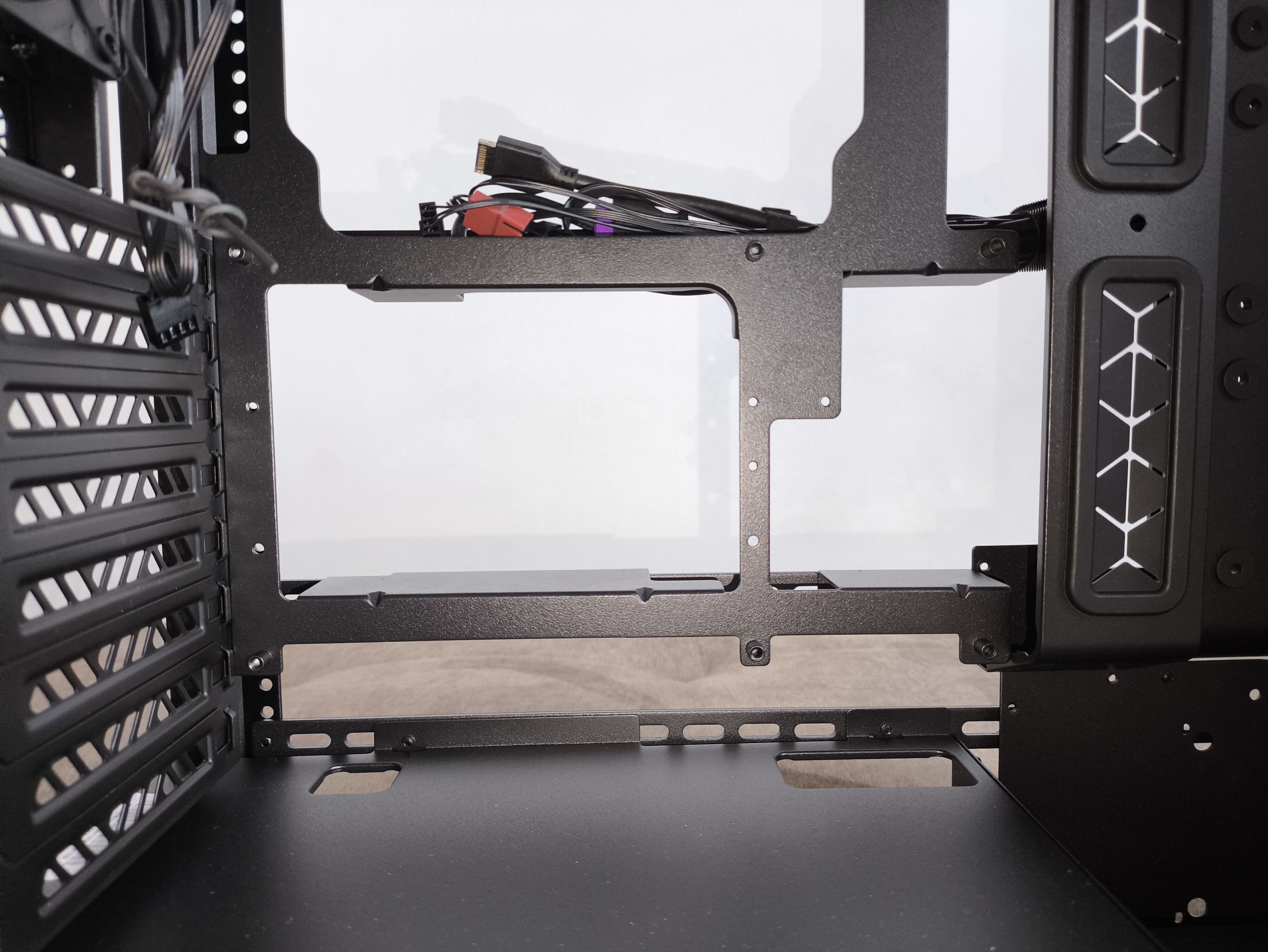 Cooler Master MasterFrame 600 - test obudowy. Możesz robić z nią co chcesz. Teoretycznie. To wciąż bardziej prototyp aniżeli gotowy produkt