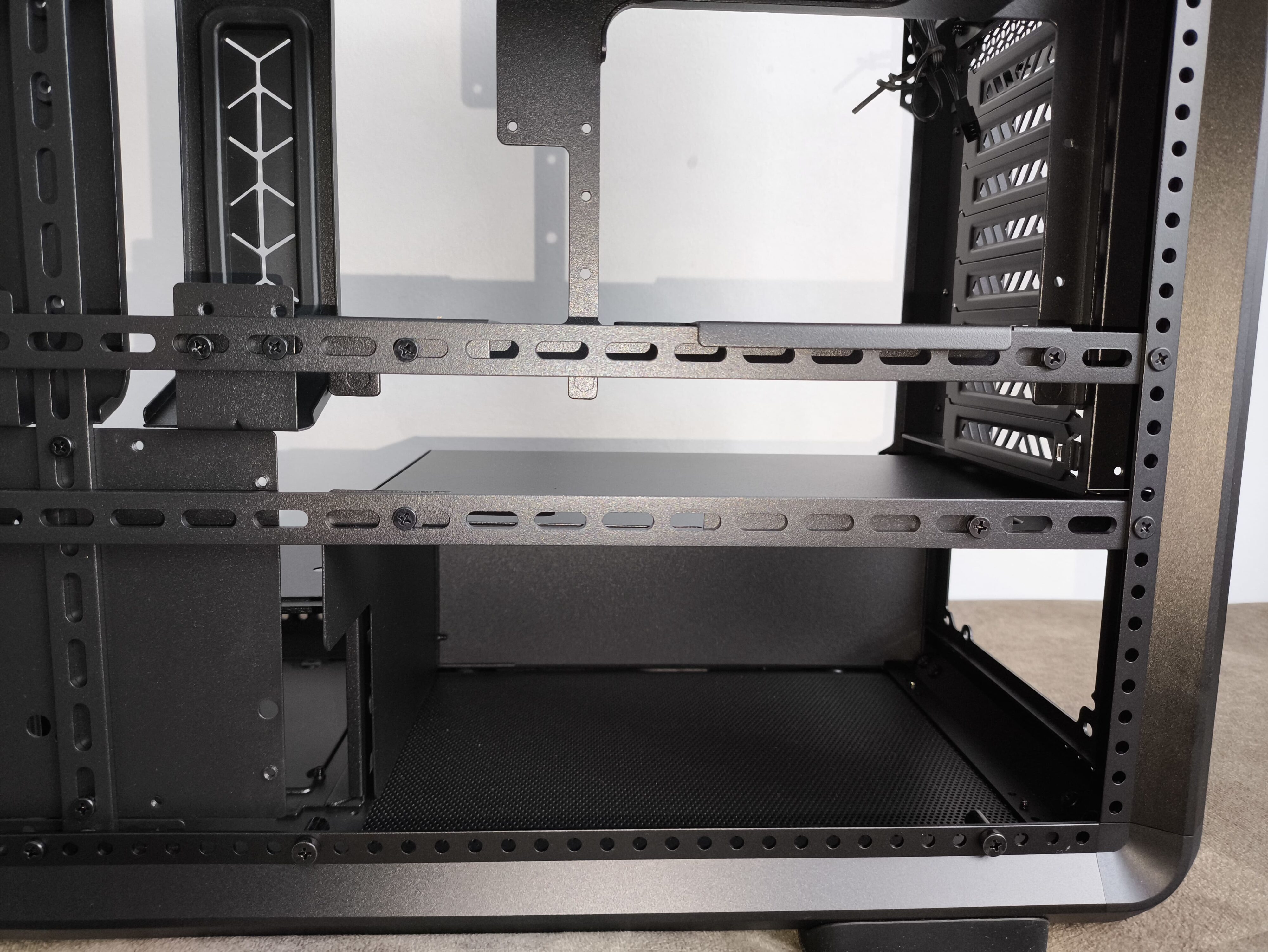 Cooler Master MasterFrame 600 - test obudowy. Możesz robić z nią co chcesz. Teoretycznie. To wciąż bardziej prototyp aniżeli gotowy produkt