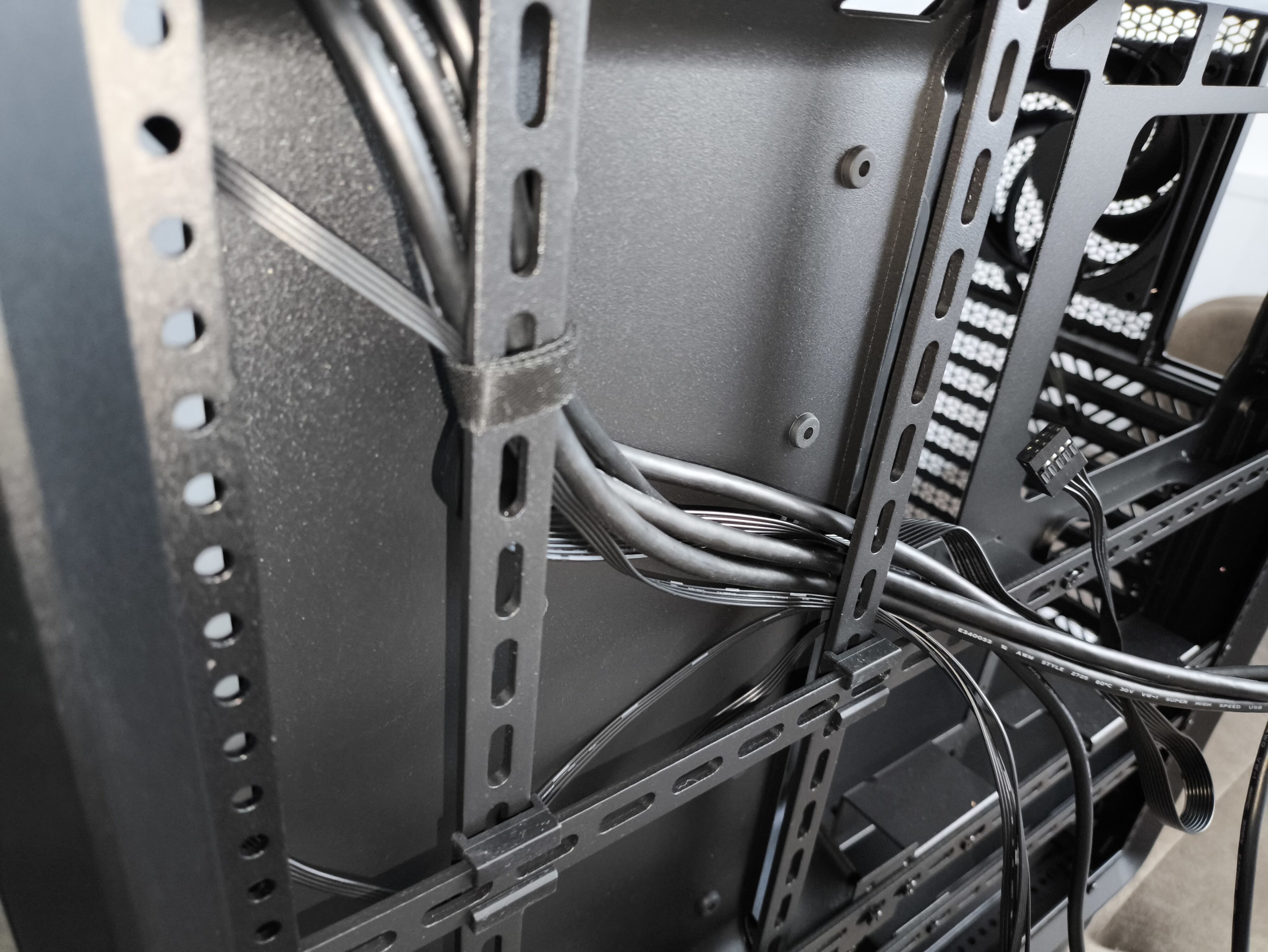 Cooler Master MasterFrame 600 - test obudowy. Możesz robić z nią co chcesz. Teoretycznie. To wciąż bardziej prototyp aniżeli gotowy produkt