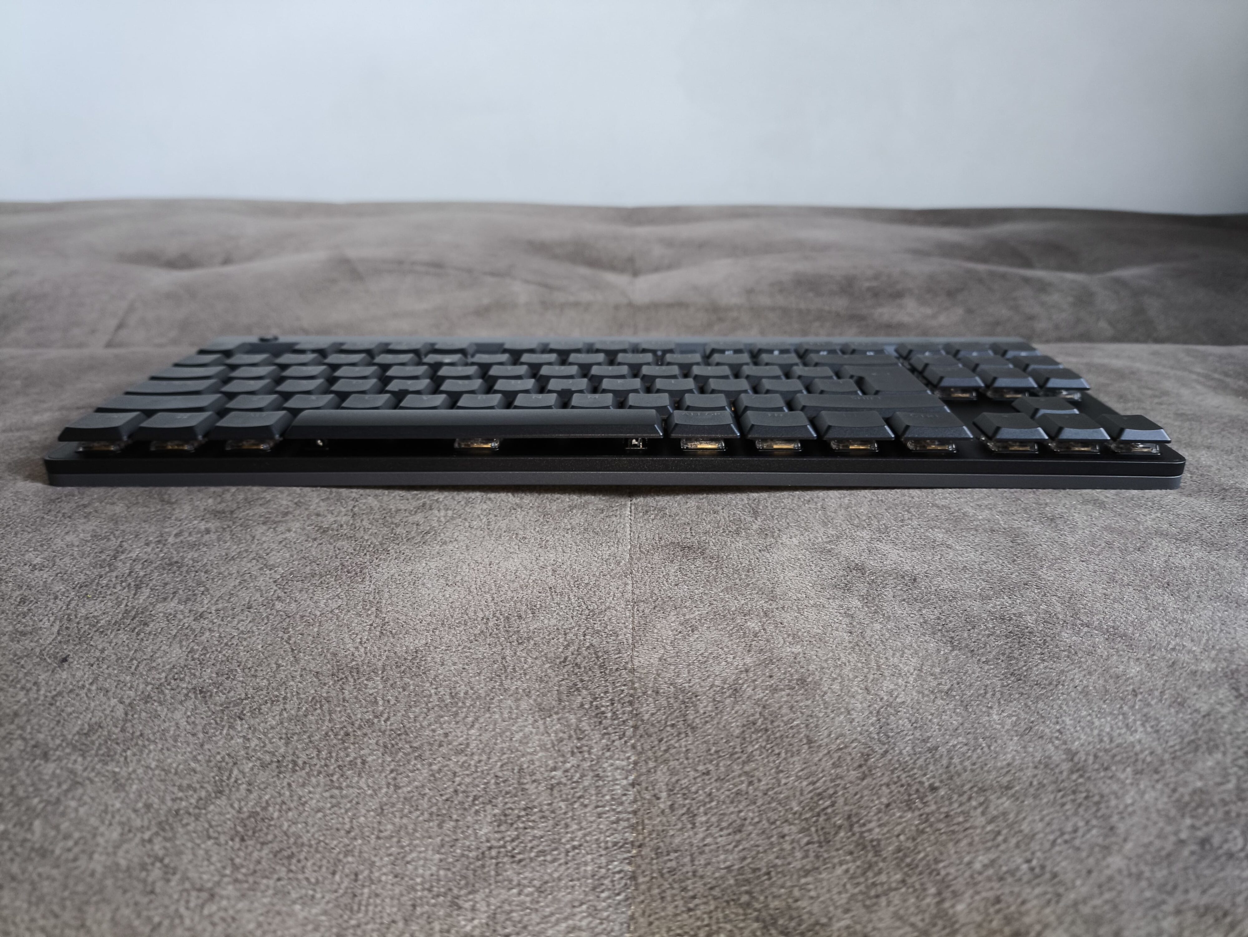 Logitech G515 TKL - test klawiatury. Tani w zakupie, ale okrojony w funkcje kuzyn modelu G515 Lightspeed TKL