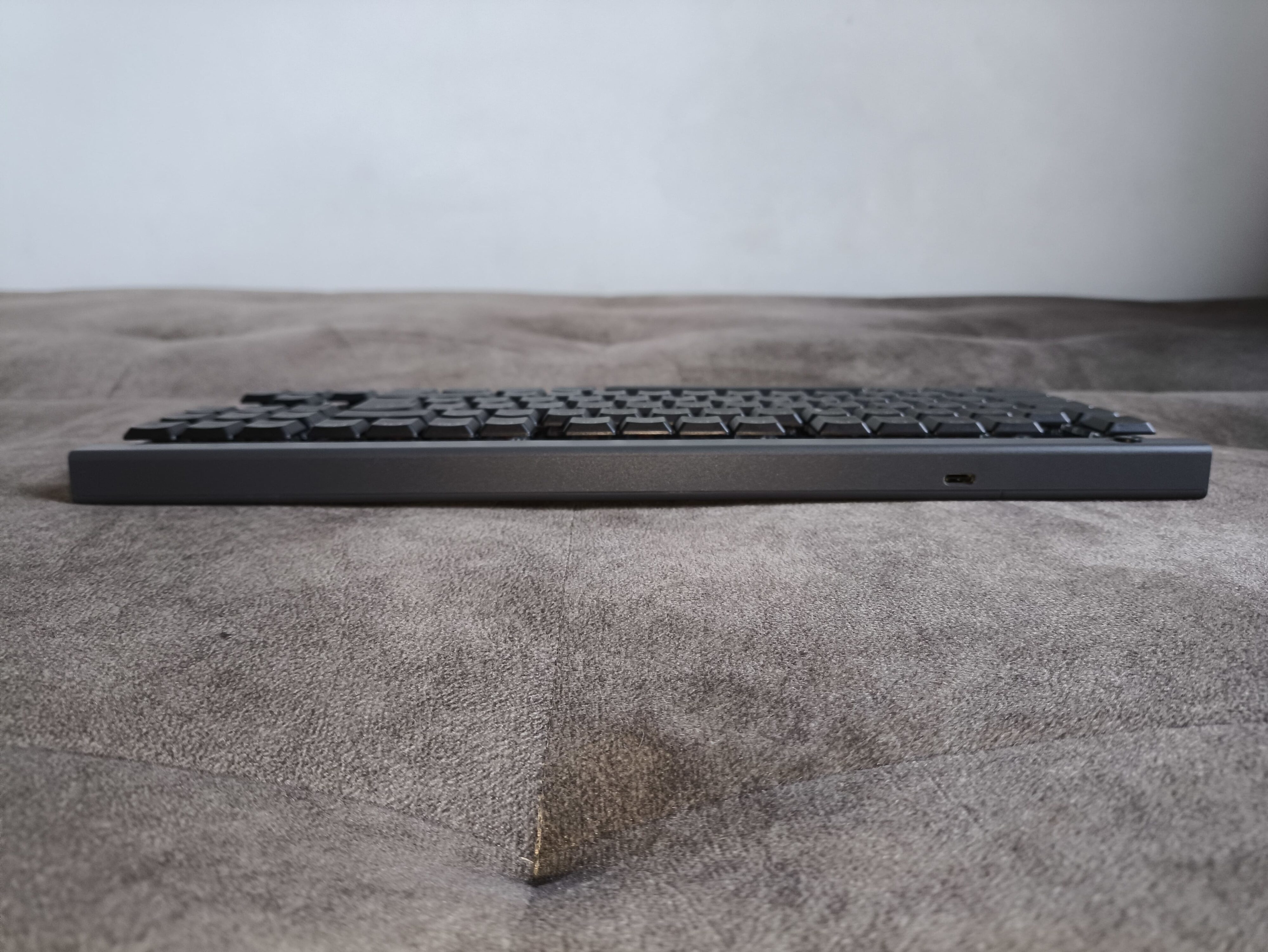 Logitech G515 TKL - test klawiatury. Tani w zakupie, ale okrojony w funkcje kuzyn modelu G515 Lightspeed TKL