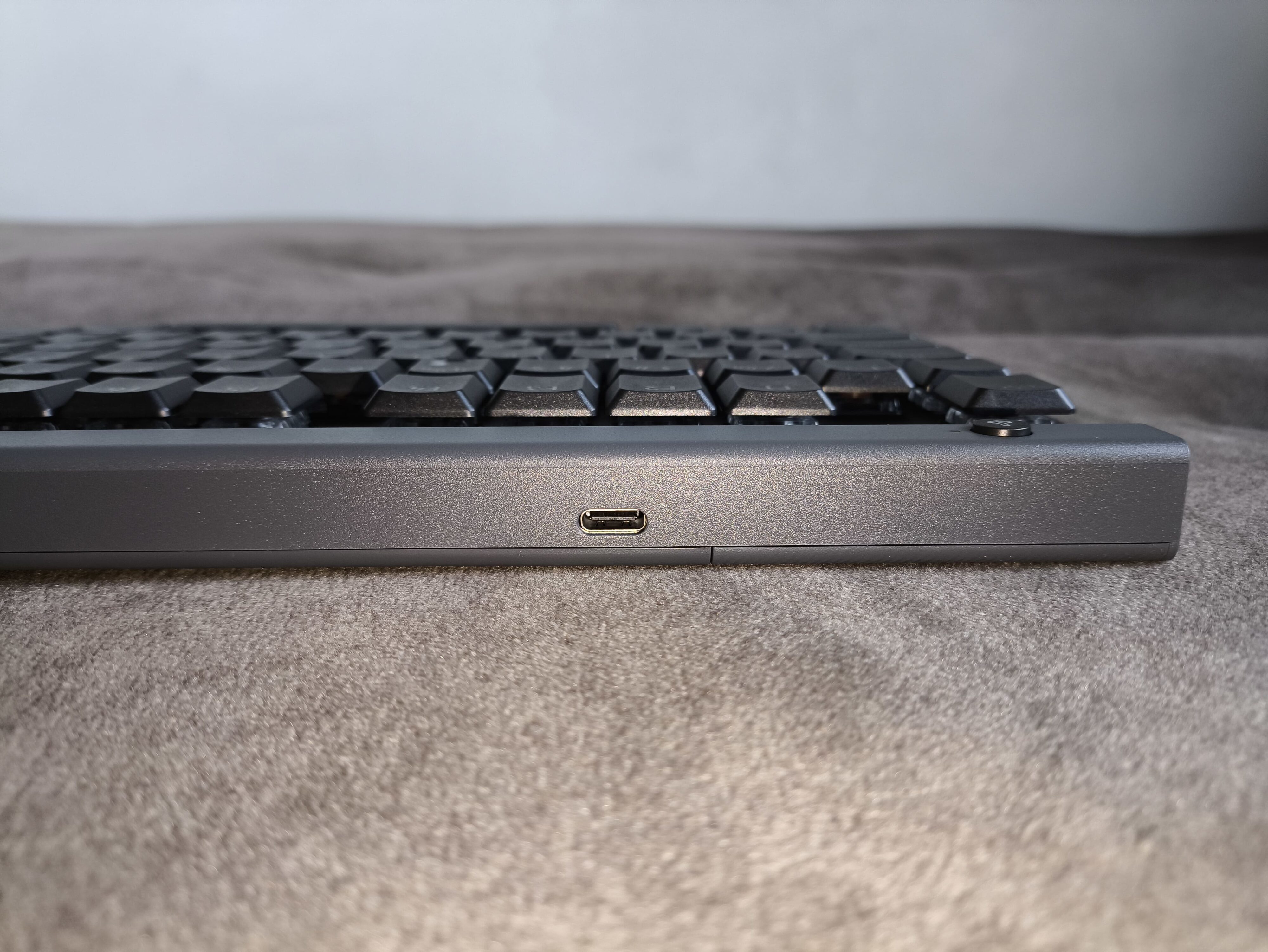 Logitech G515 TKL - test klawiatury. Tani w zakupie, ale okrojony w funkcje kuzyn modelu G515 Lightspeed TKL