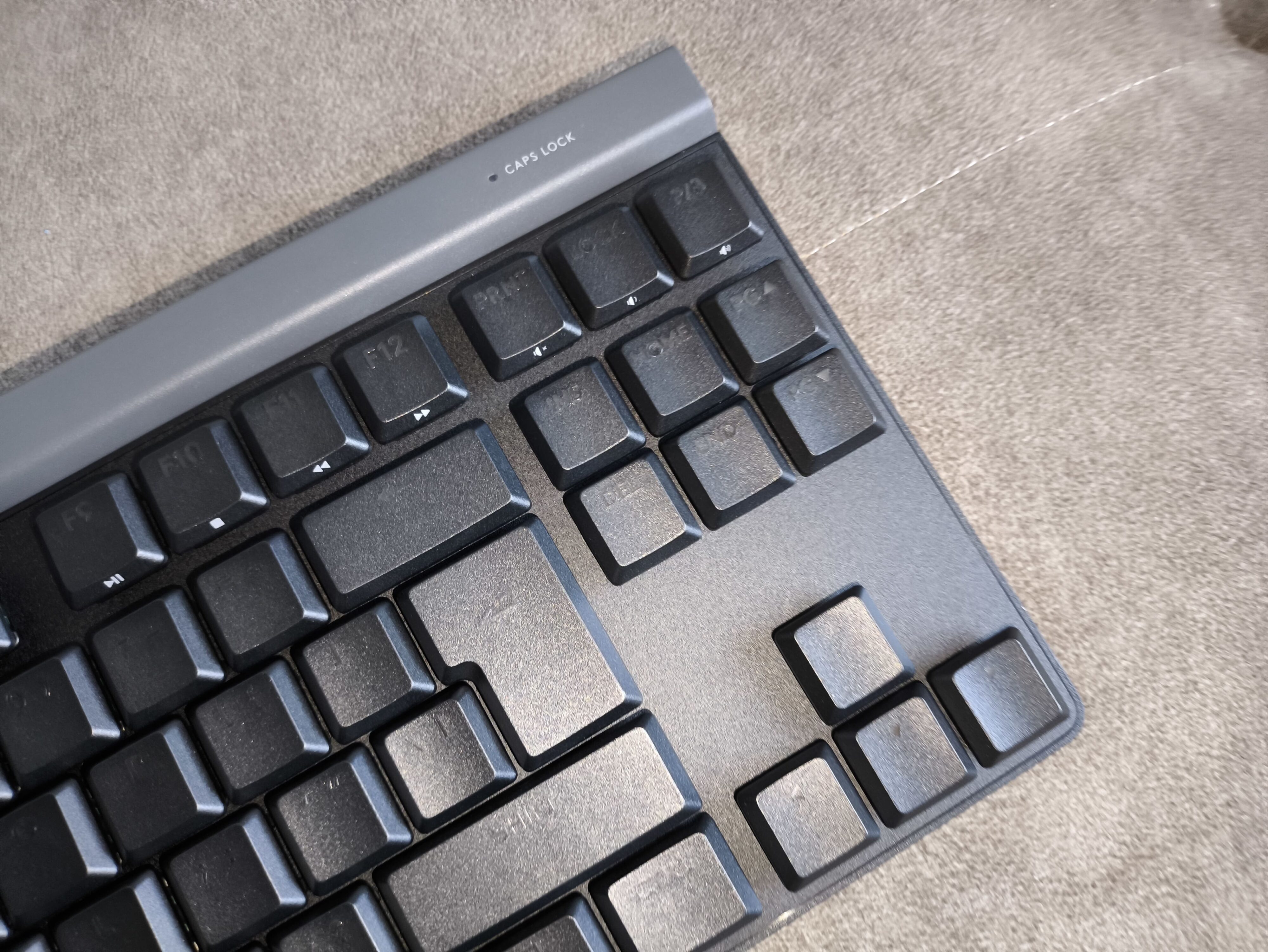 Logitech G515 TKL - test klawiatury. Tani w zakupie, ale okrojony w funkcje kuzyn modelu G515 Lightspeed TKL