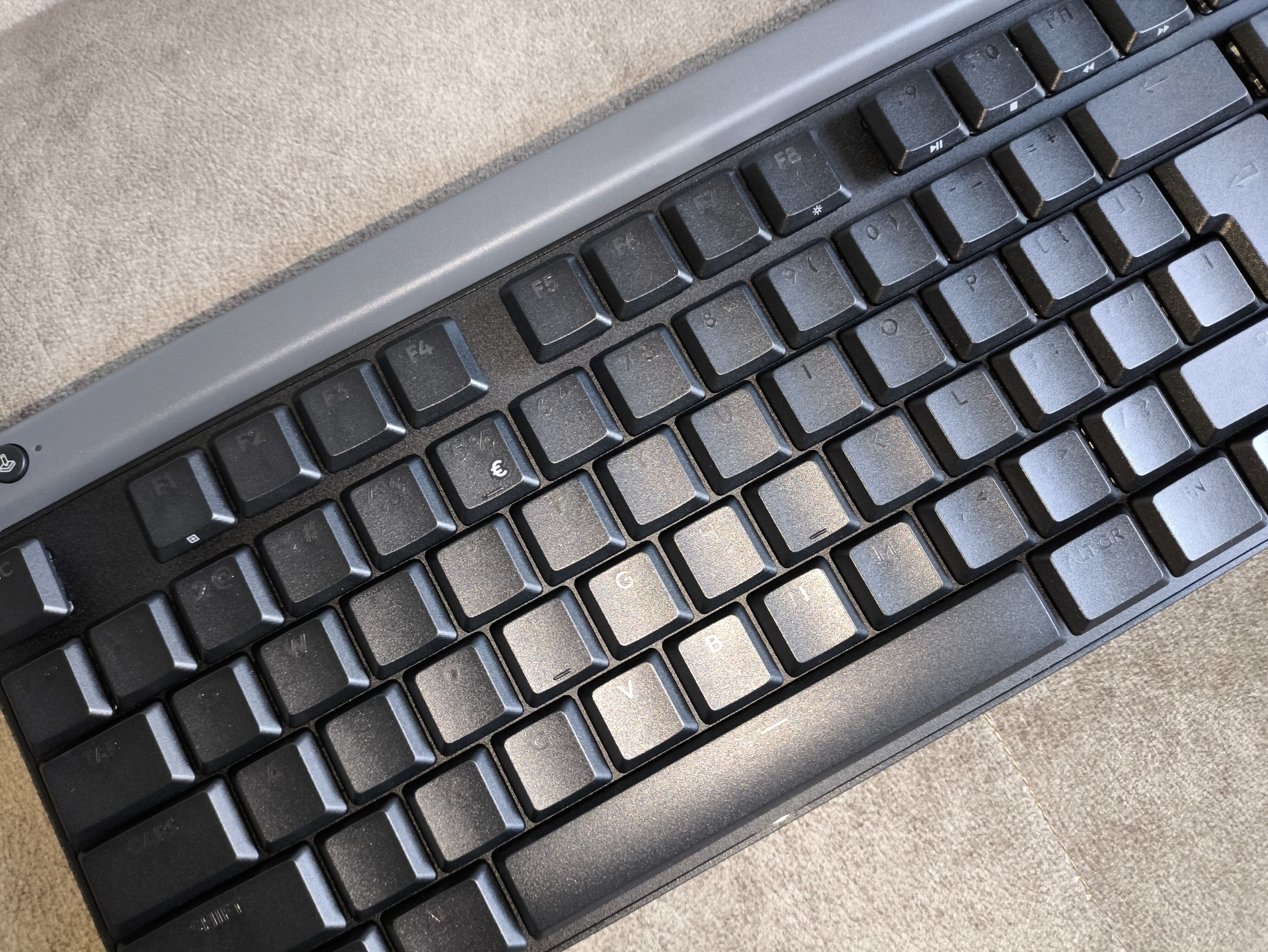 Logitech G515 TKL - test klawiatury. Tani w zakupie, ale okrojony w funkcje kuzyn modelu G515 Lightspeed TKL