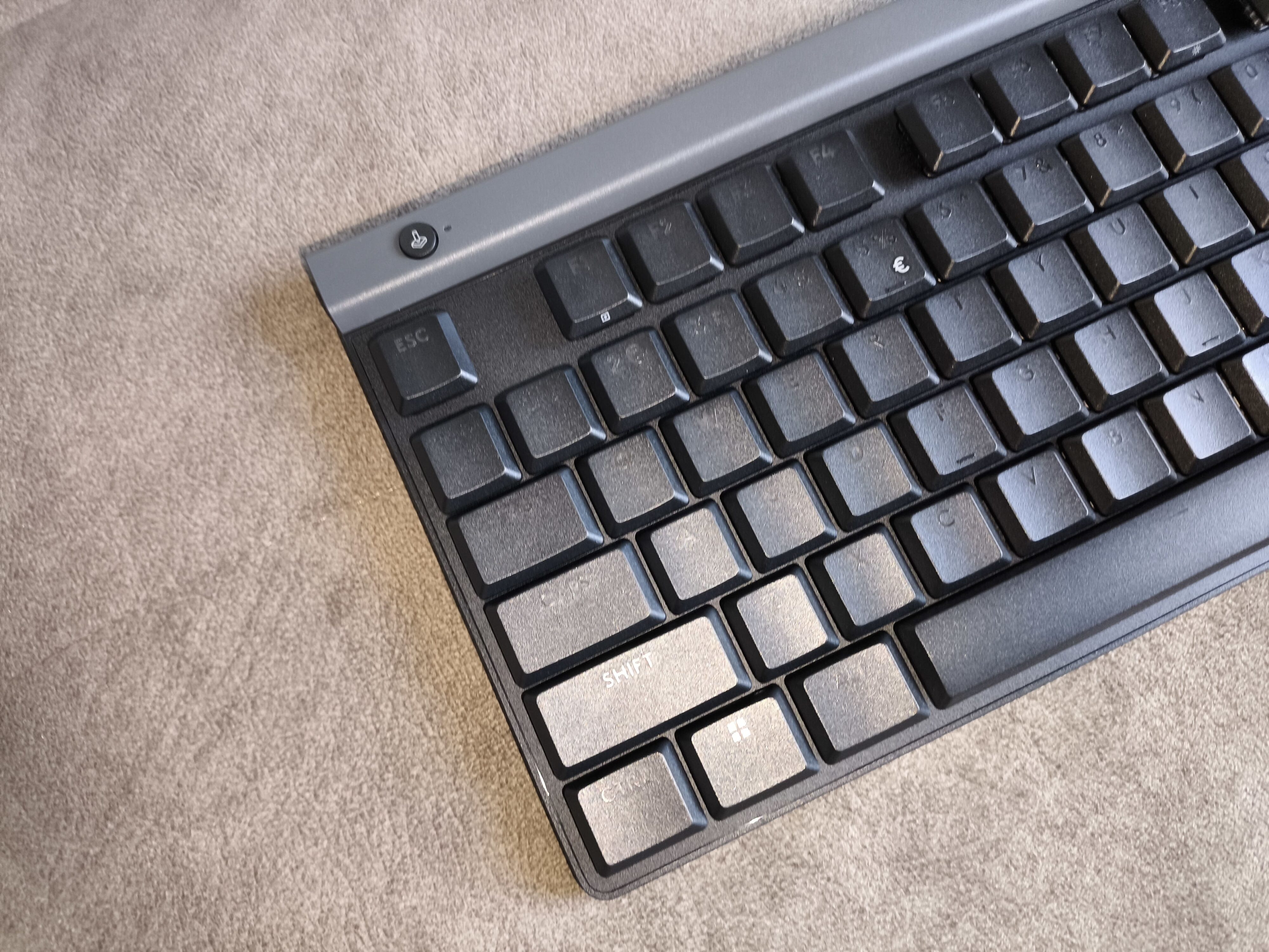 Logitech G515 TKL - test klawiatury. Tani w zakupie, ale okrojony w funkcje kuzyn modelu G515 Lightspeed TKL