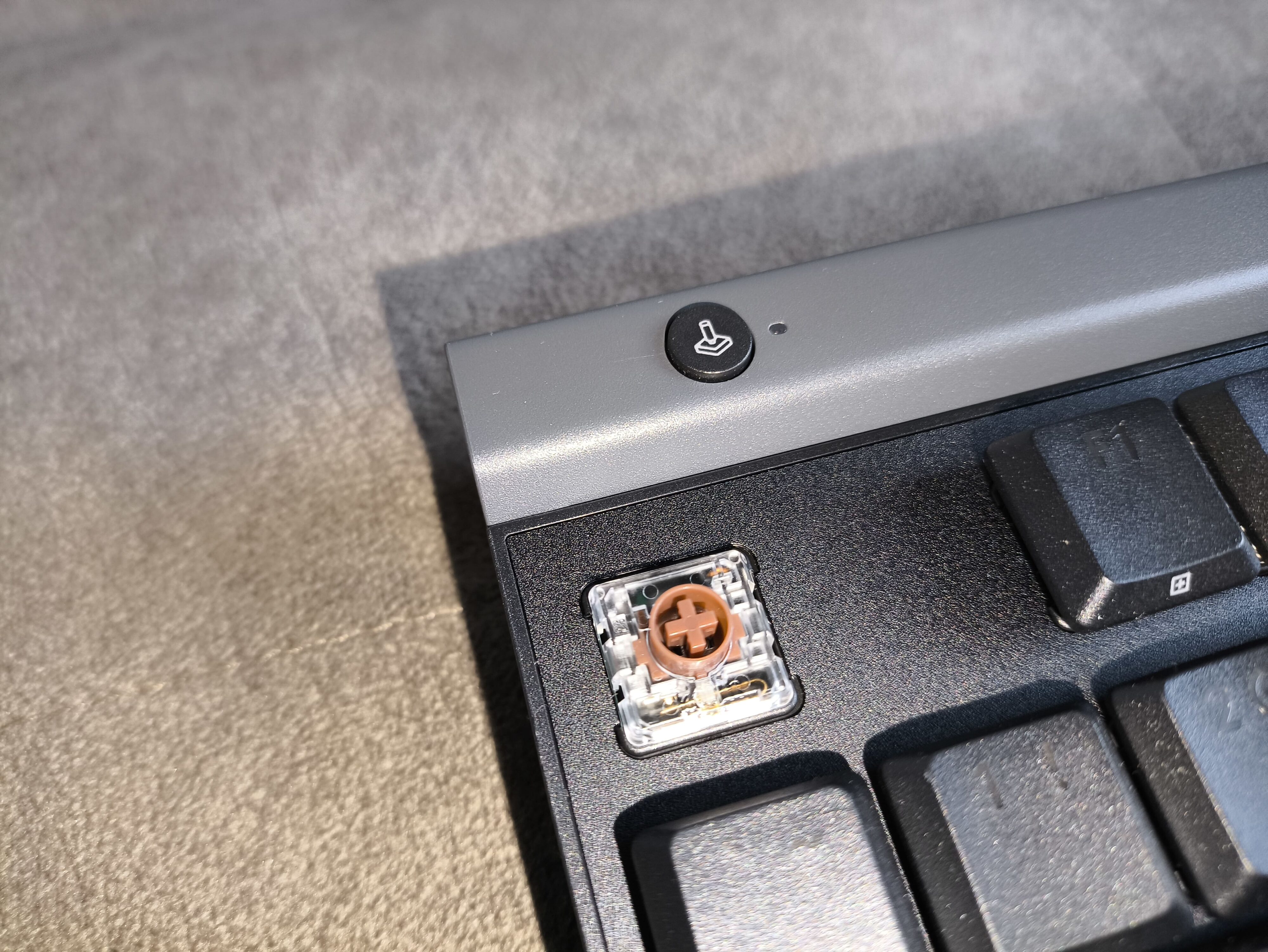 Logitech G515 TKL - test klawiatury. Tani w zakupie, ale okrojony w funkcje kuzyn modelu G515 Lightspeed TKL