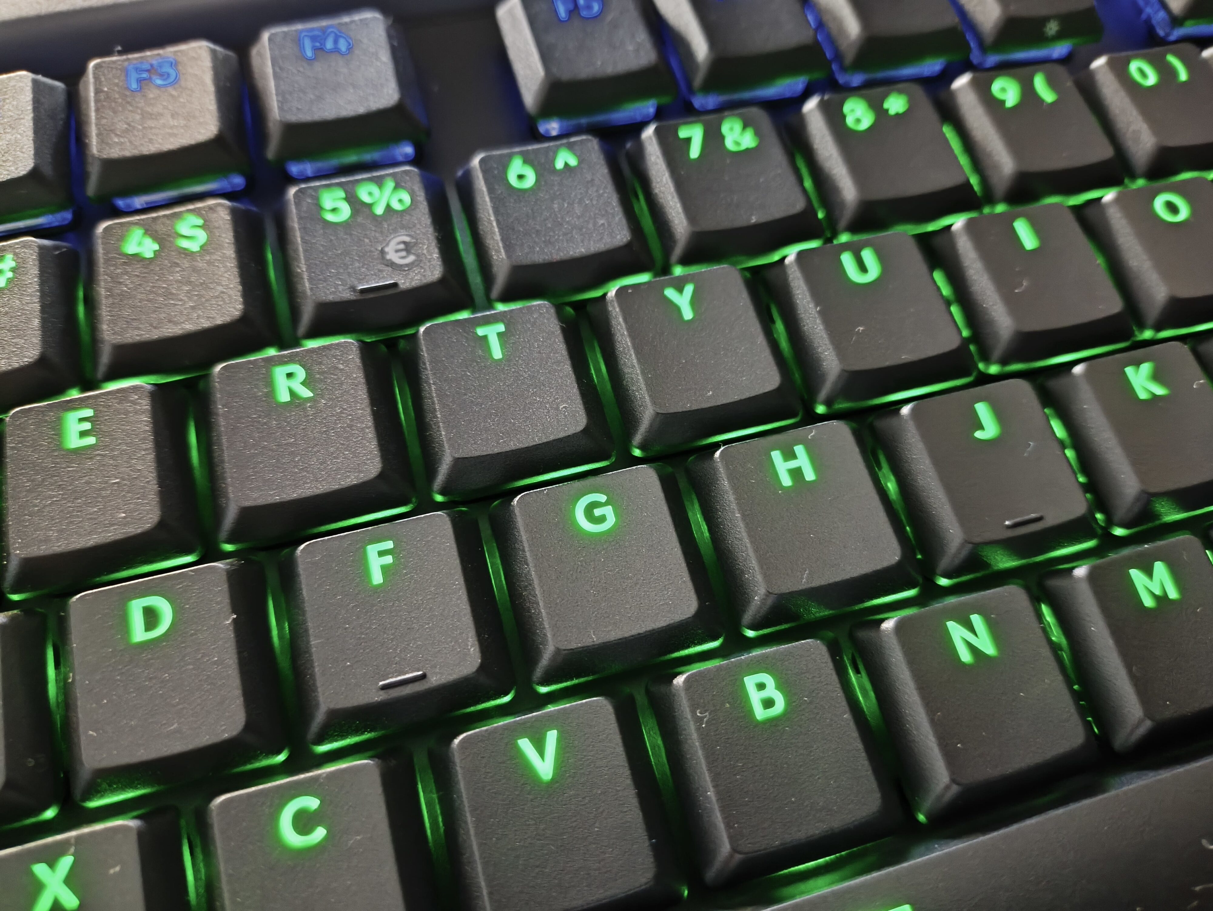 Logitech G515 TKL - test klawiatury. Tani w zakupie, ale okrojony w funkcje kuzyn modelu G515 Lightspeed TKL