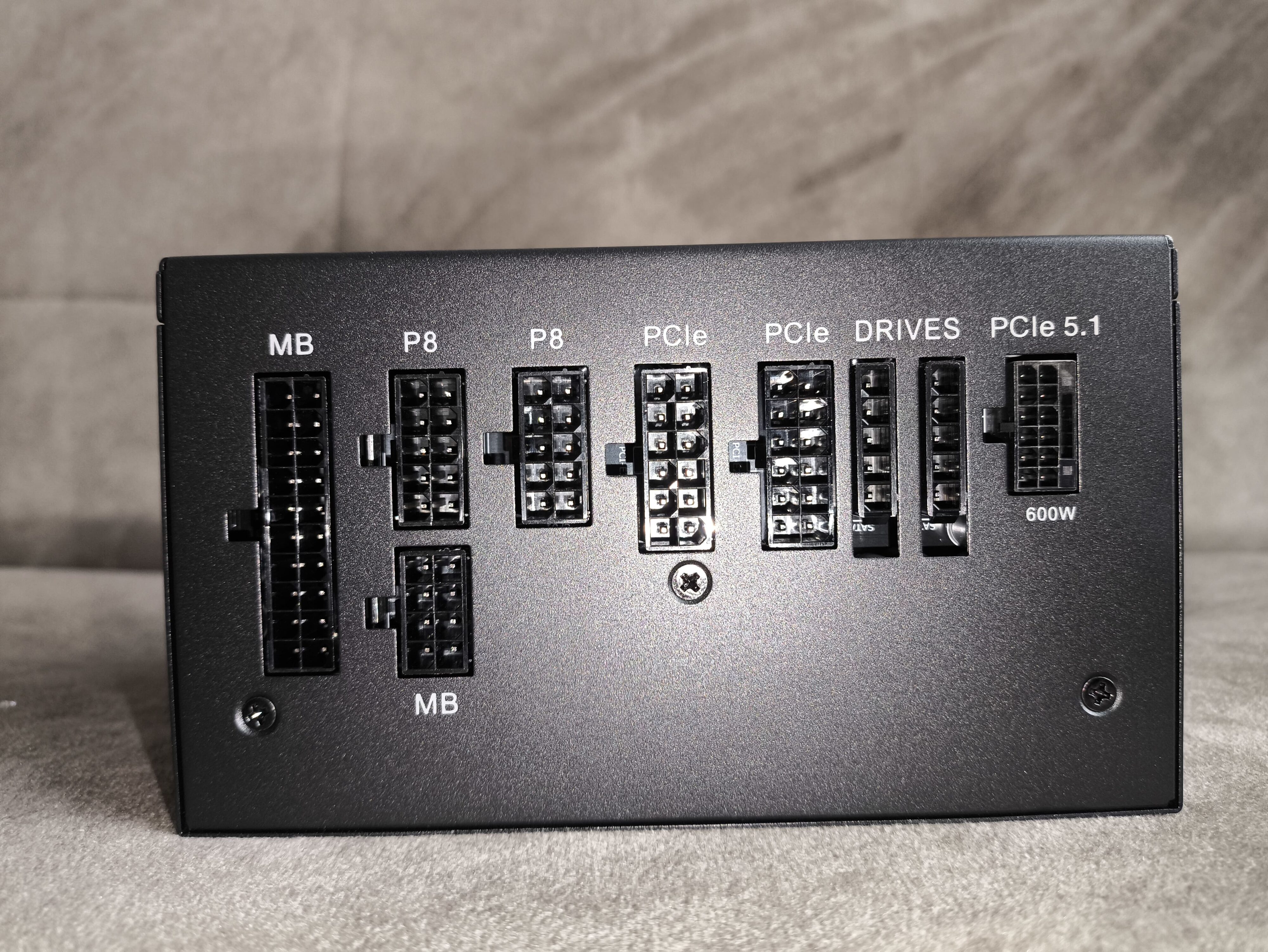 be quiet! Pure Power 13 M 850W - recenzja zasilacza. Bardzo cichy zasilacz zbudowany z komponentów najwyższej jakości