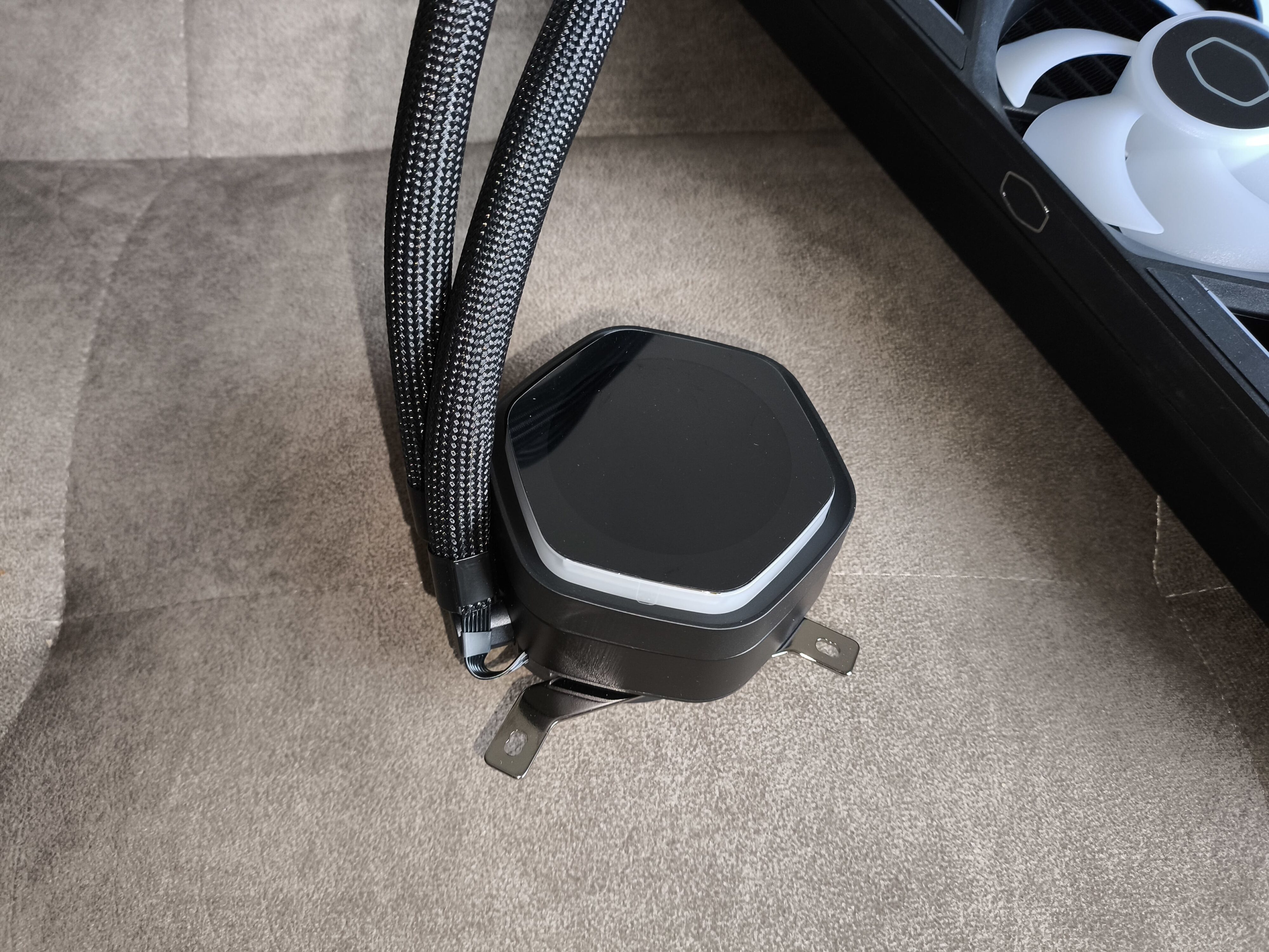 Cooler Master MasterLiquid 360 Atmos II - test chłodzenia AIO. Wydajne chodzenie zapewniające dużą customizację blokopompki