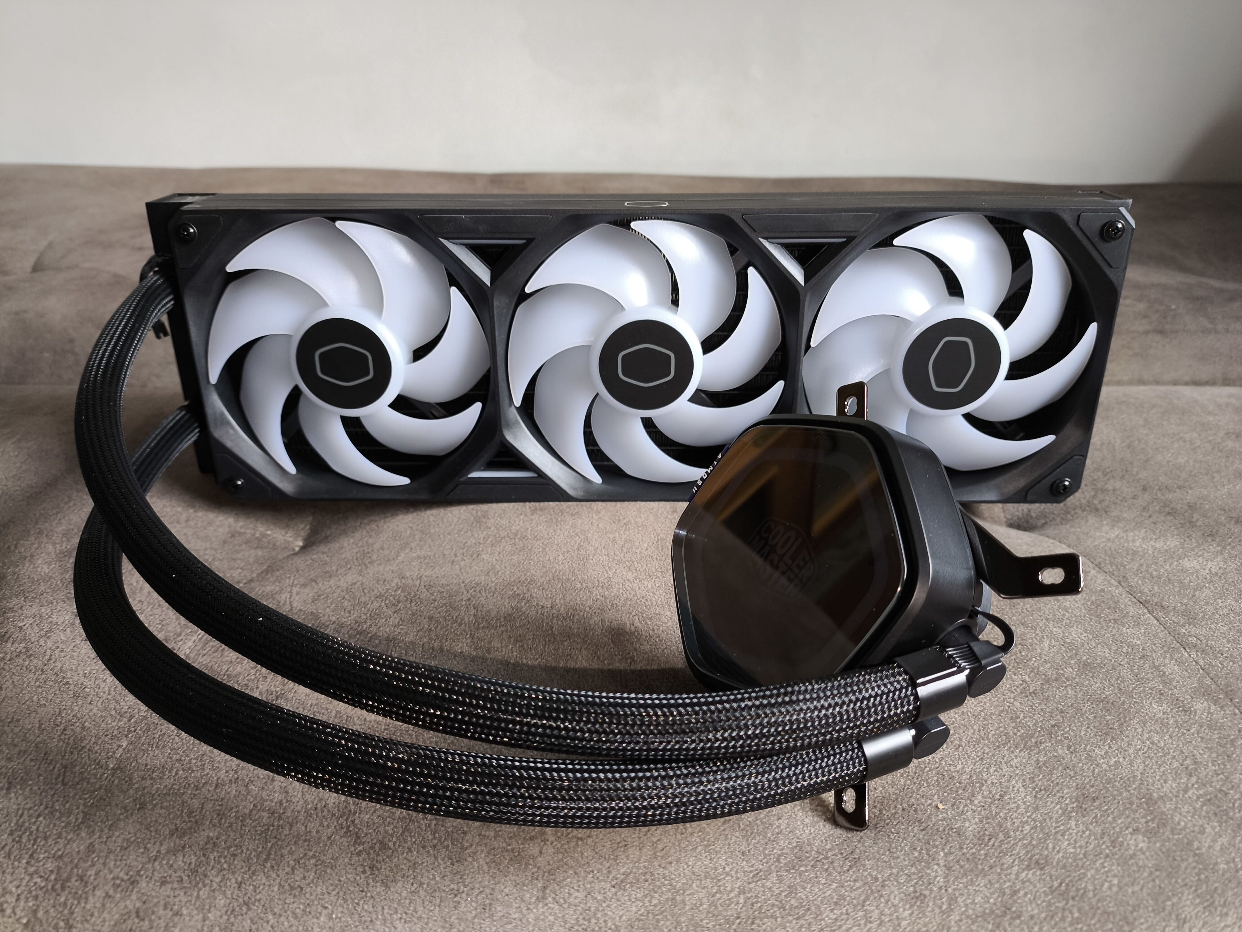 Cooler Master MasterLiquid 360 Atmos II - test chłodzenia AIO. Wydajne chodzenie zapewniające dużą customizację blokopompki
