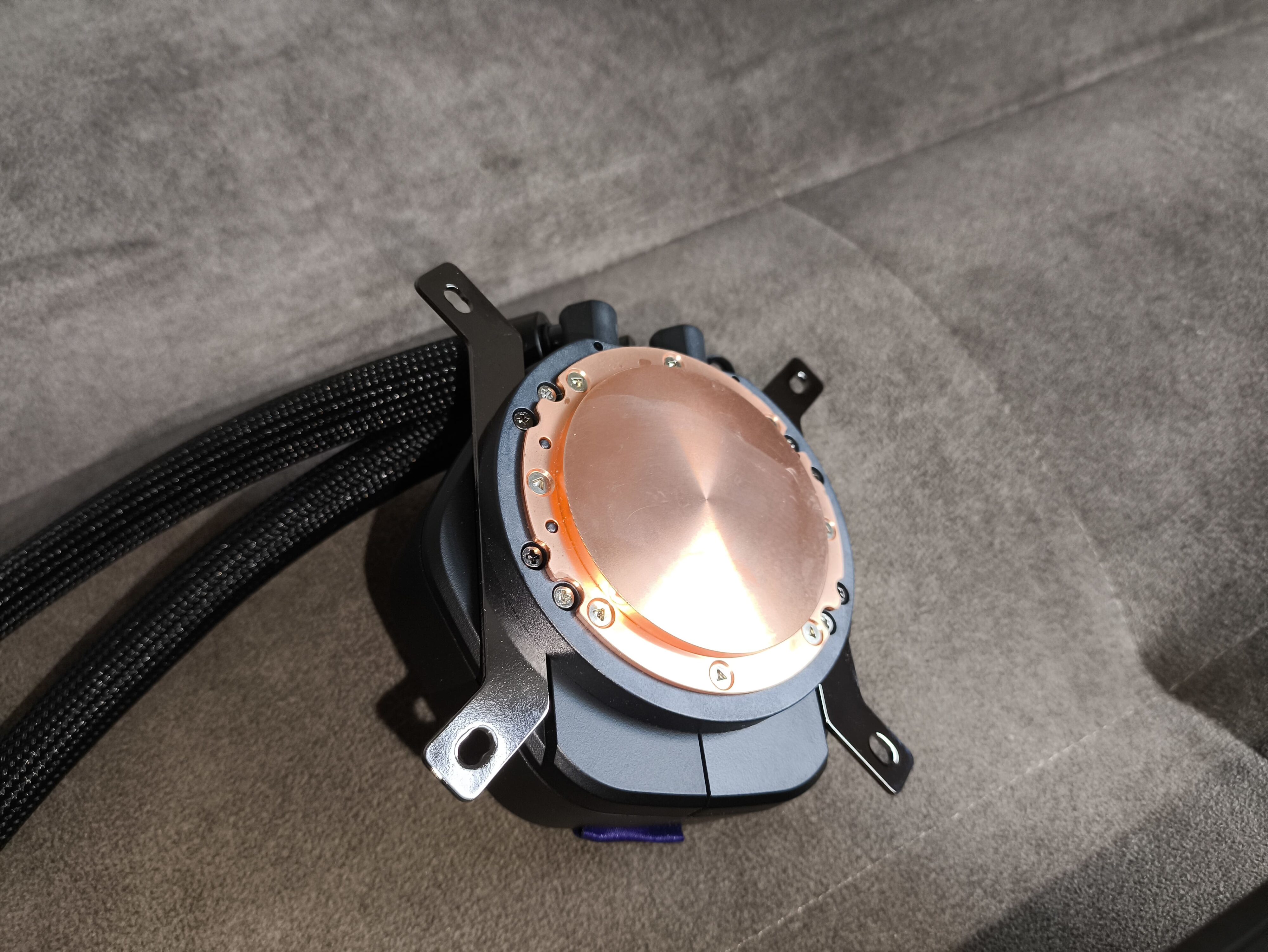 Cooler Master MasterLiquid 360 Atmos II - test chłodzenia AIO. Wydajne chodzenie zapewniające dużą customizację blokopompki