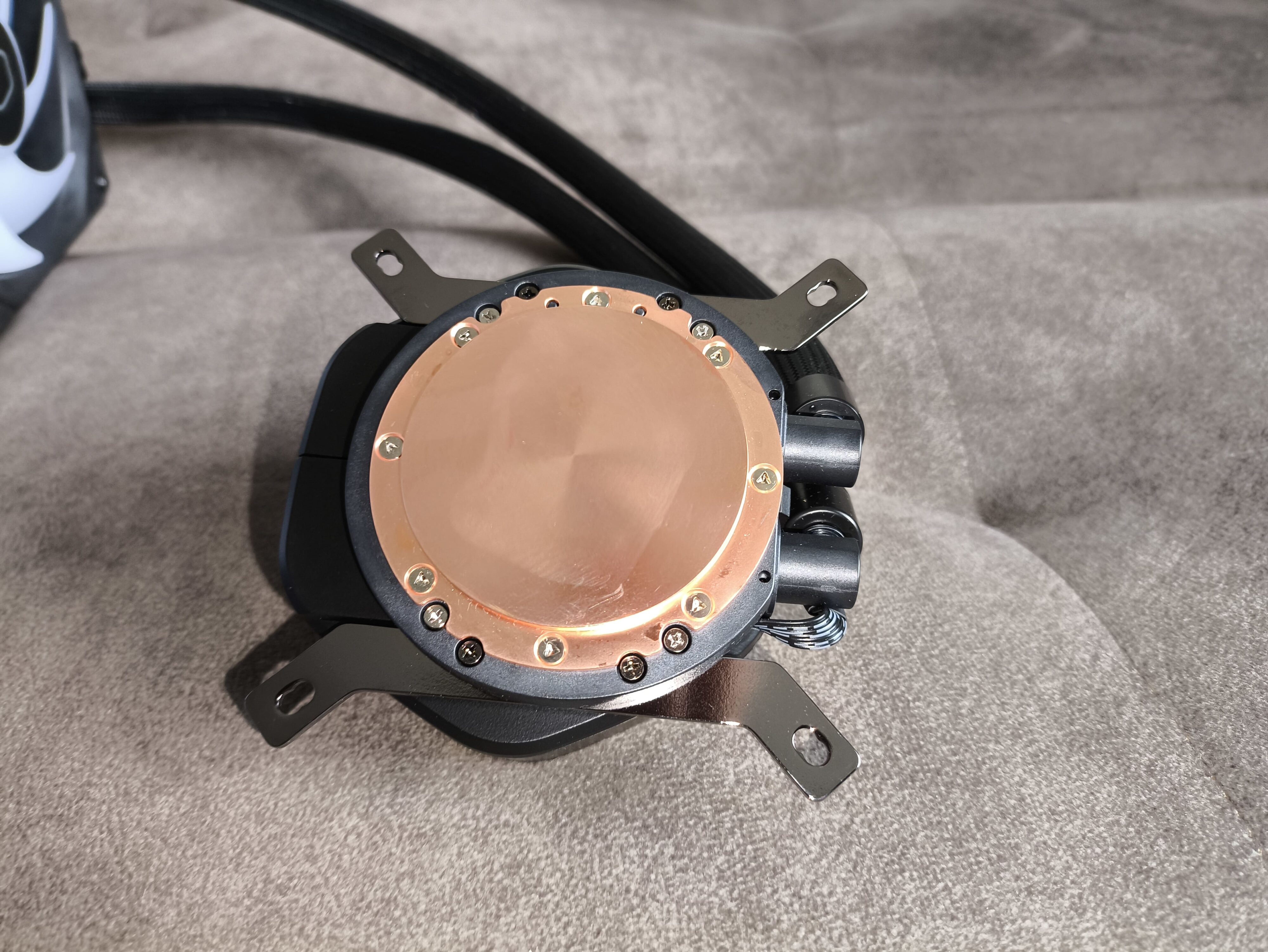 Cooler Master MasterLiquid 360 Atmos II - test chłodzenia AIO. Wydajne chodzenie zapewniające dużą customizację blokopompki