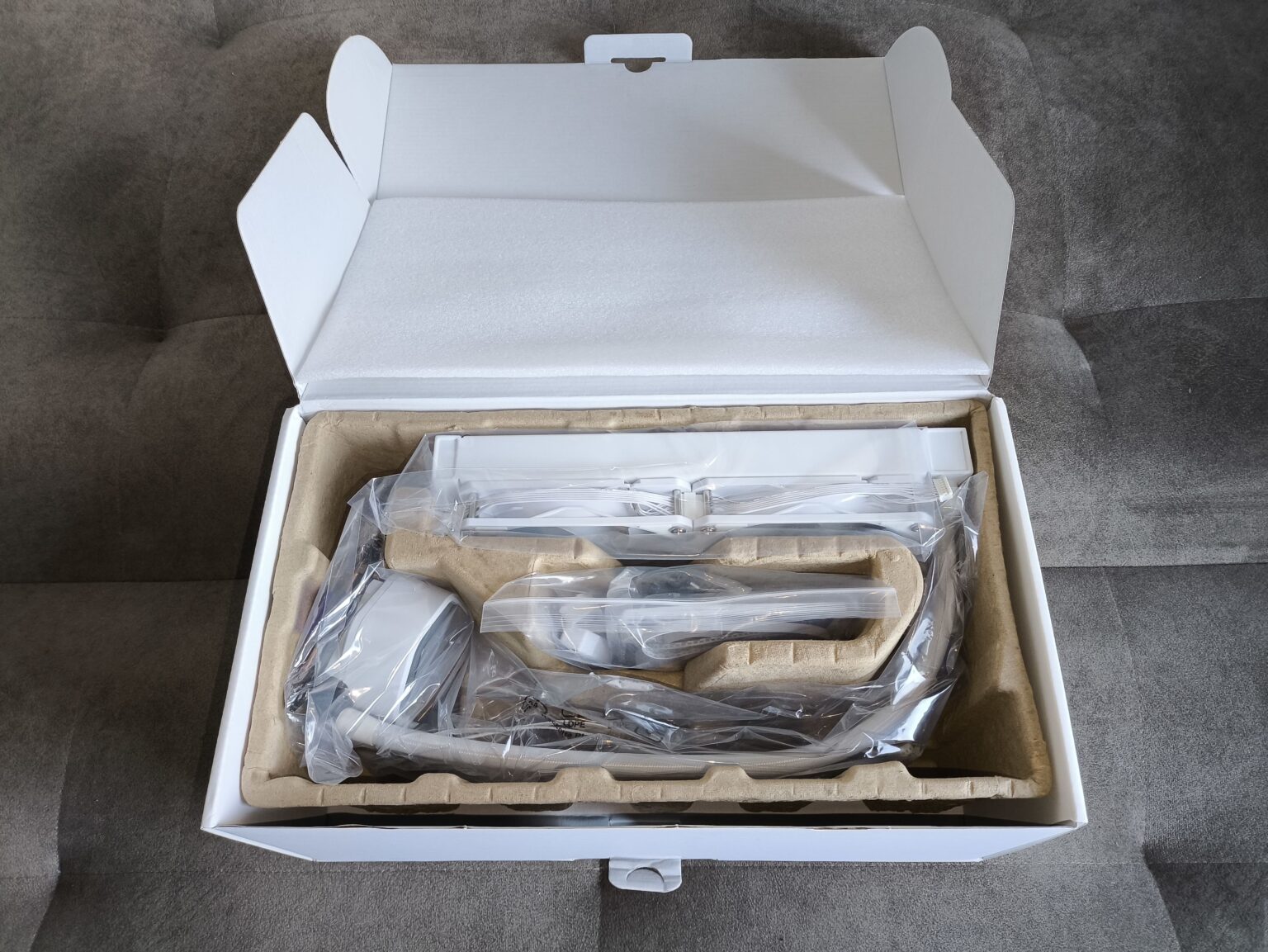 Cooler Master MasterLiquid 240 Core II White - test chłodzenia AIO. Wydajność taka sobie ale samo chłodzenie może spodobać się wielu osobom