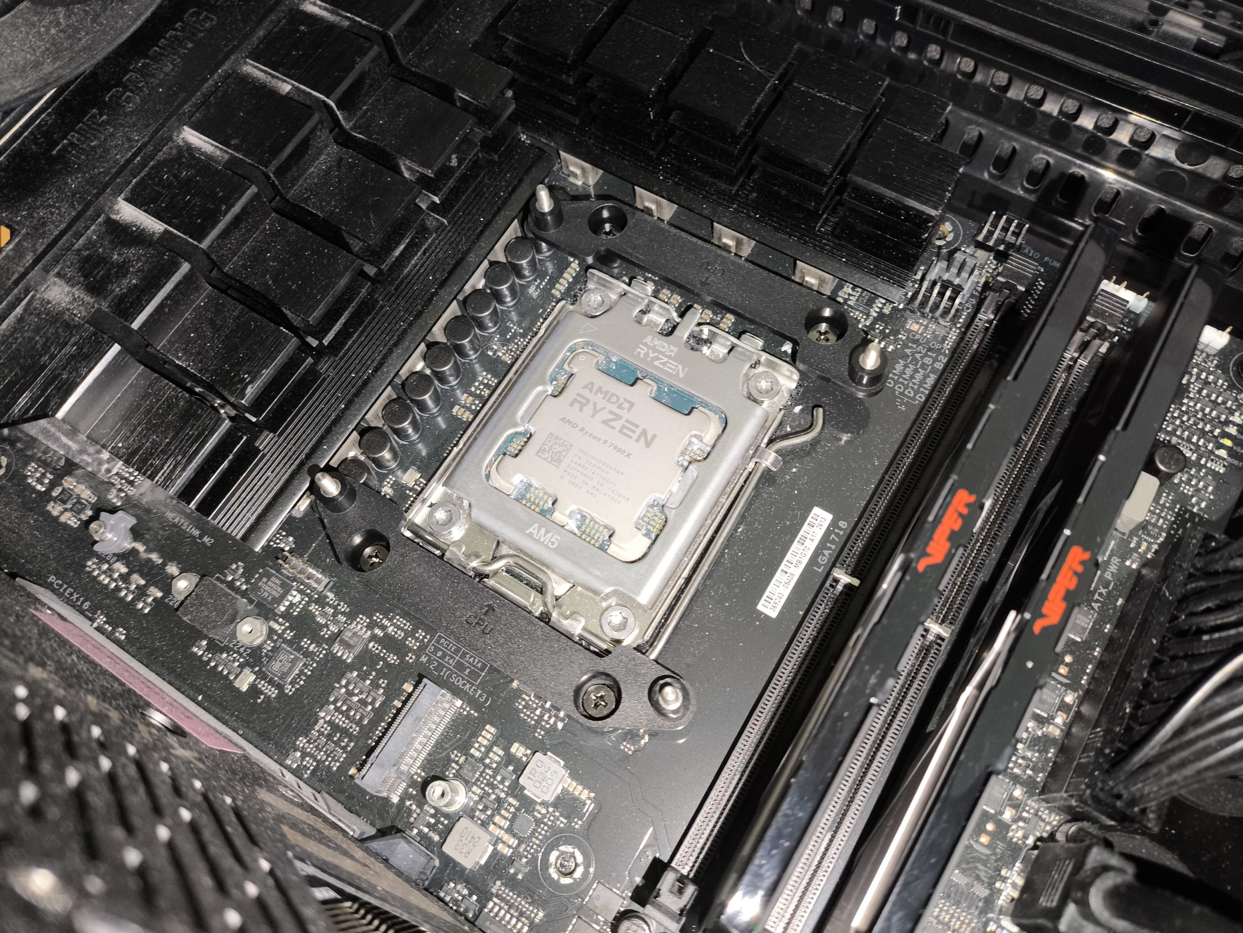 Cooler Master MasterLiquid 360 Atmos II - test chłodzenia AIO. Wydajne chodzenie zapewniające dużą customizację blokopompki