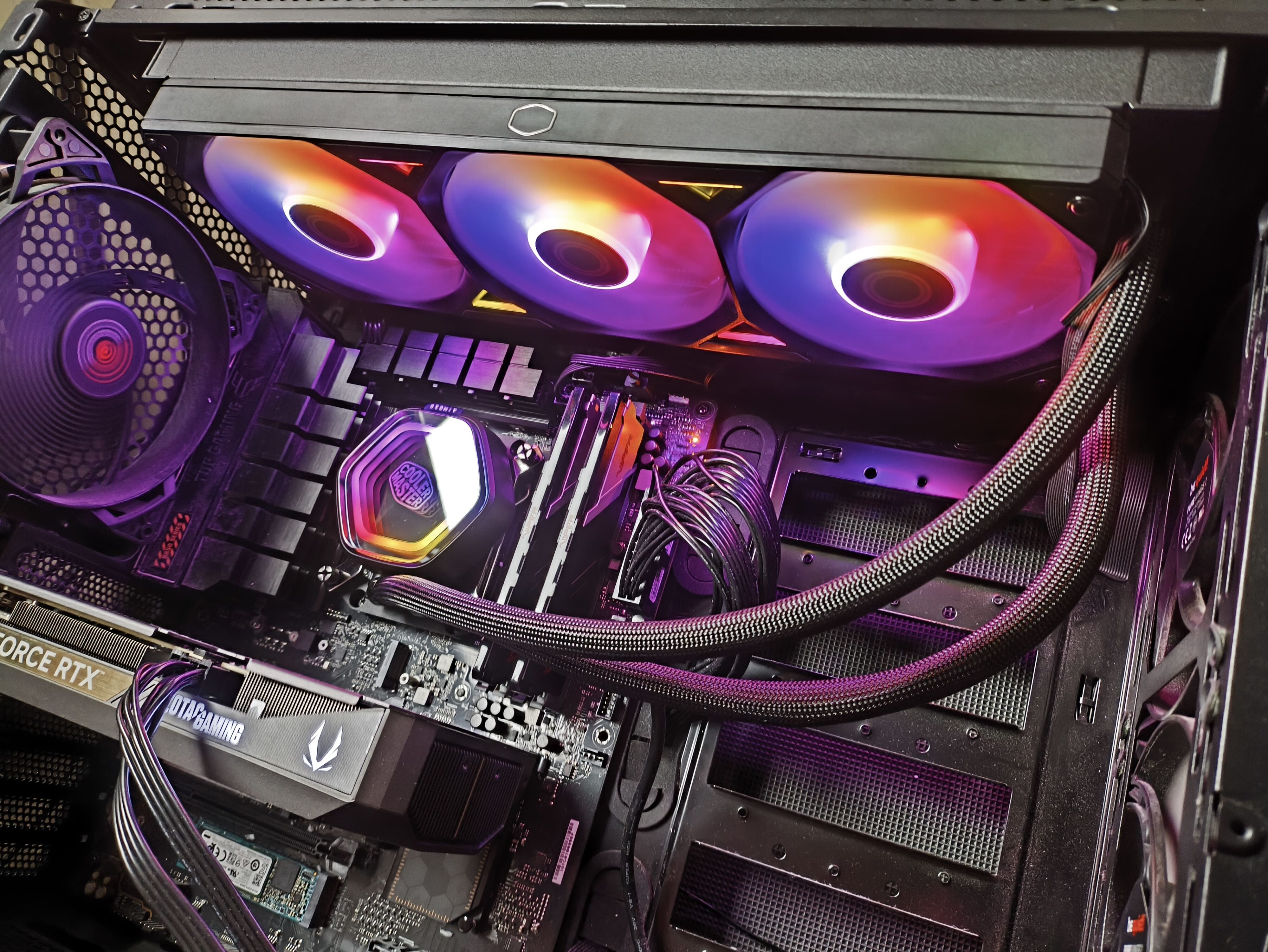 Cooler Master MasterLiquid 360 Atmos II - test chłodzenia AIO. Wydajne chodzenie zapewniające dużą customizację blokopompki