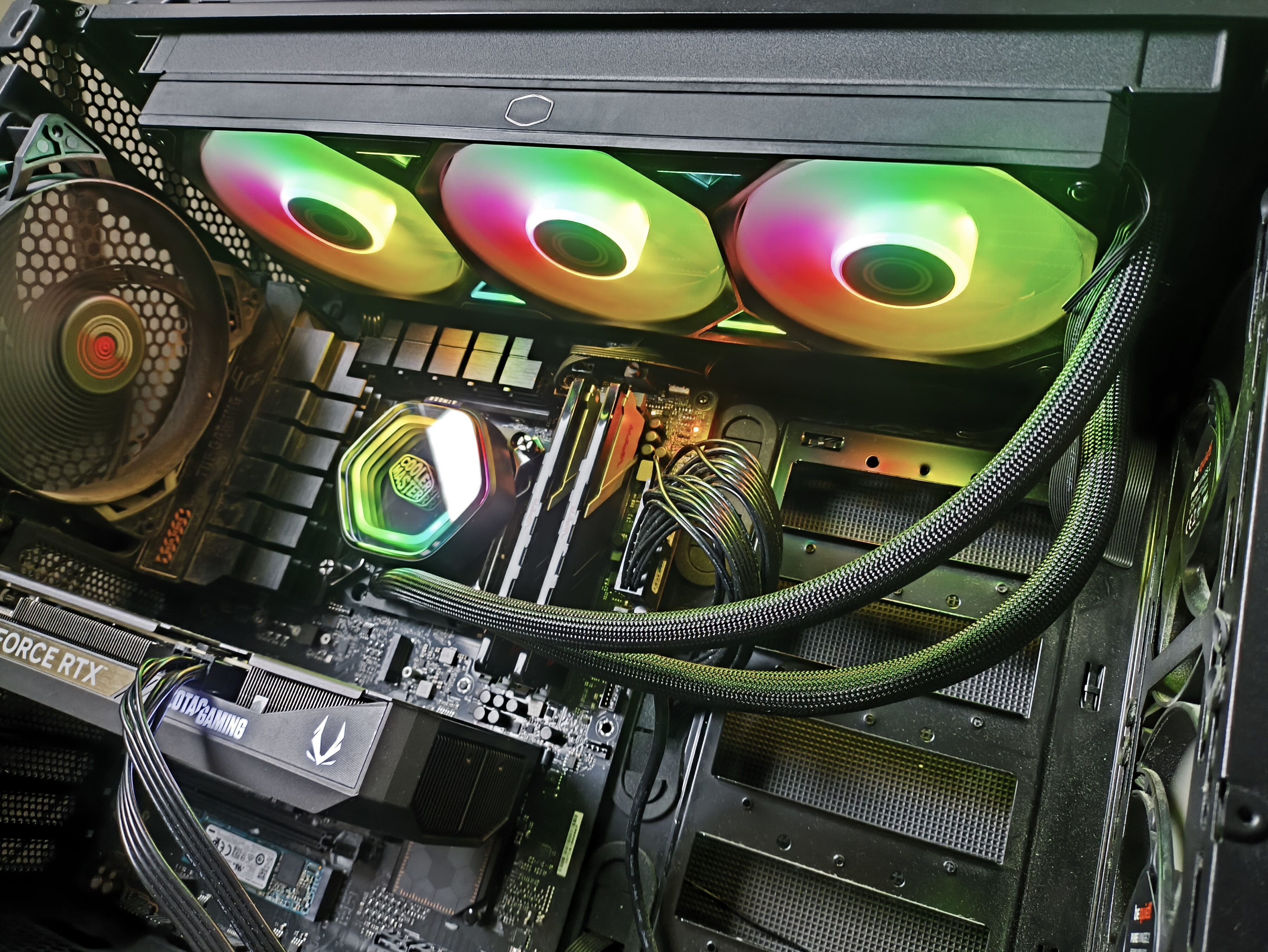 Cooler Master MasterLiquid 360 Atmos II - test chłodzenia AIO. Wydajne chodzenie zapewniające dużą customizację blokopompki
