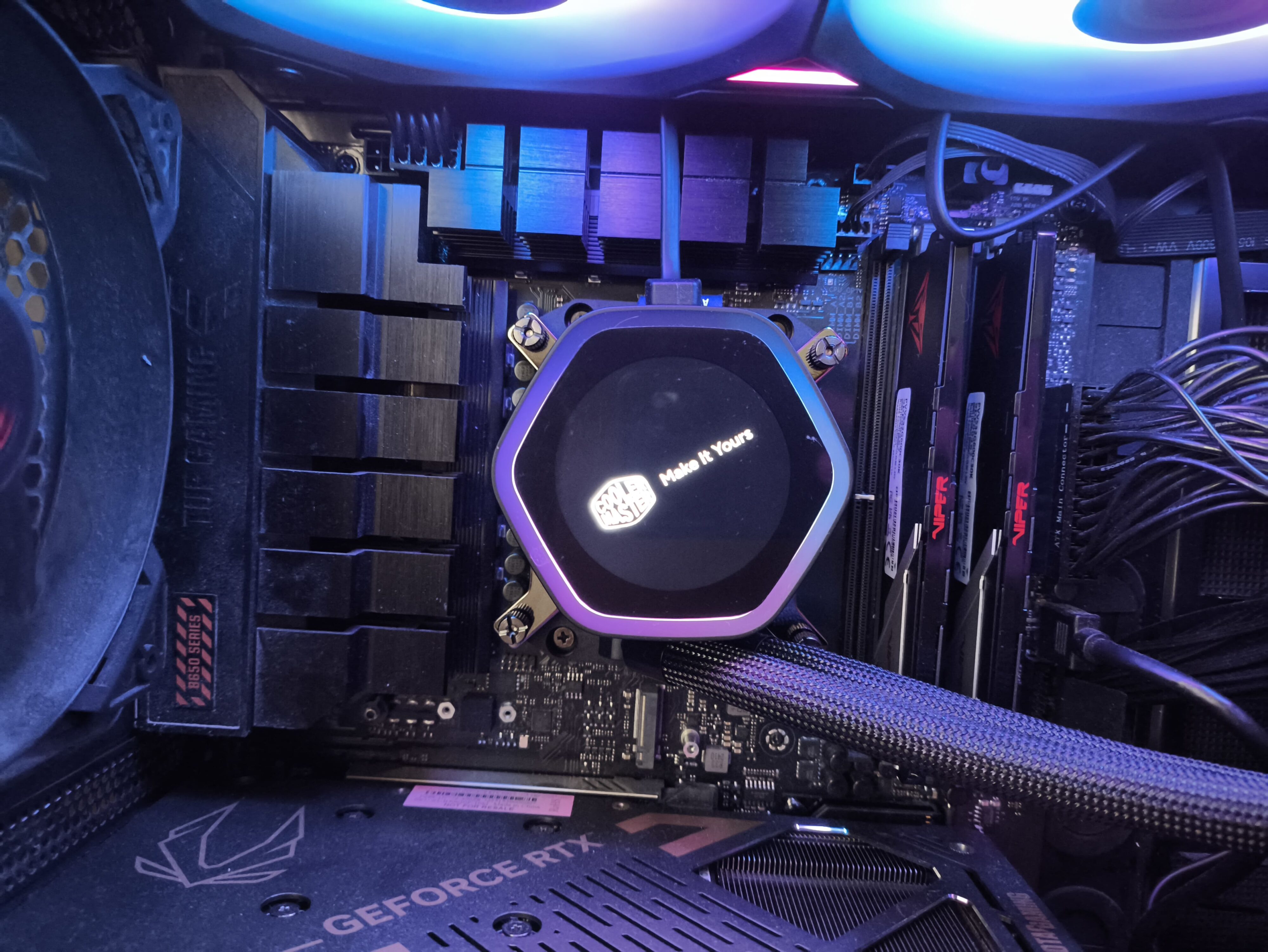 Cooler Master MasterLiquid 360 Atmos II - test chłodzenia AIO. Wydajne chodzenie zapewniające dużą customizację blokopompki