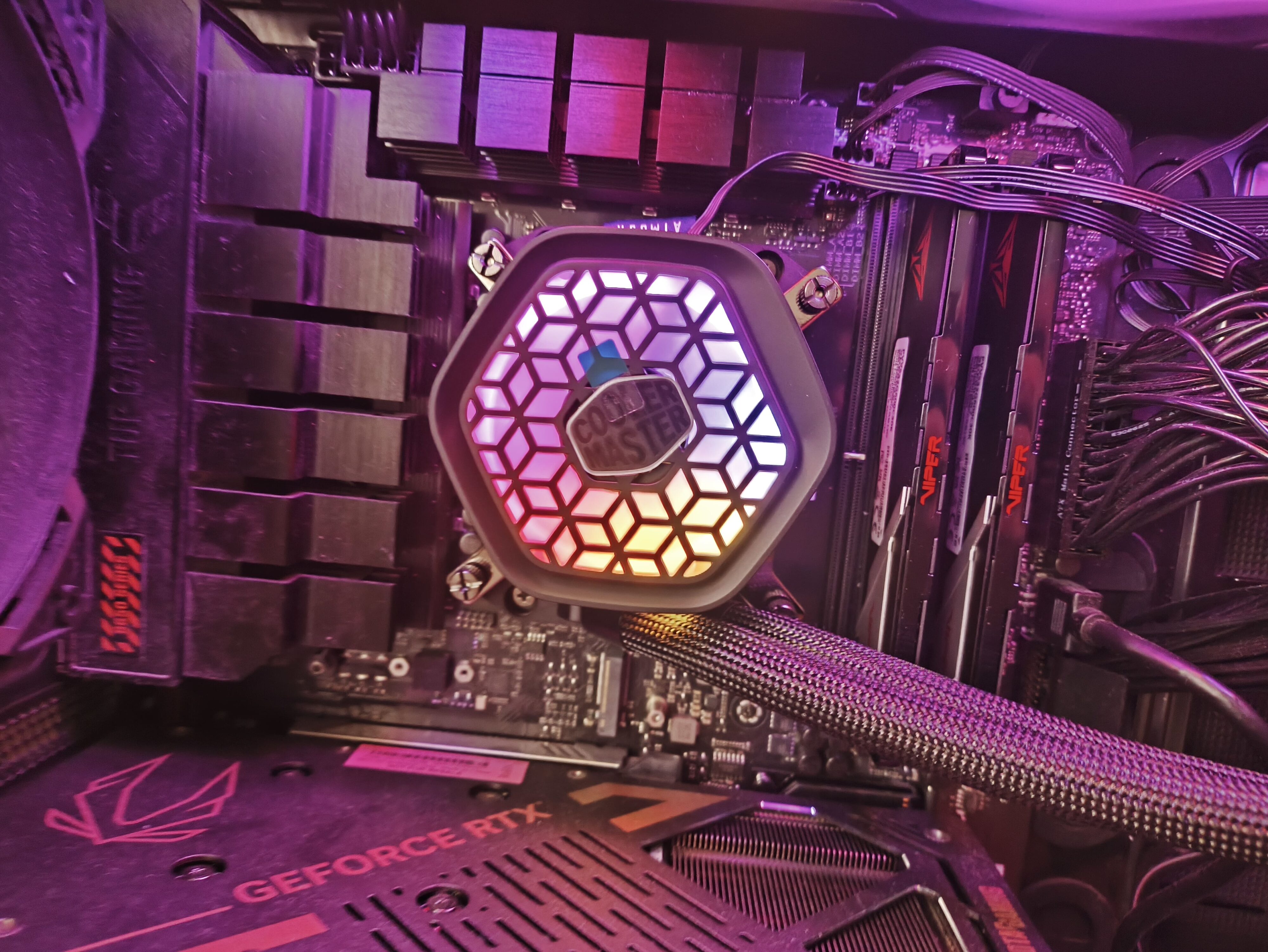 Cooler Master MasterLiquid 360 Atmos II - test chłodzenia AIO. Wydajne chodzenie zapewniające dużą customizację blokopompki