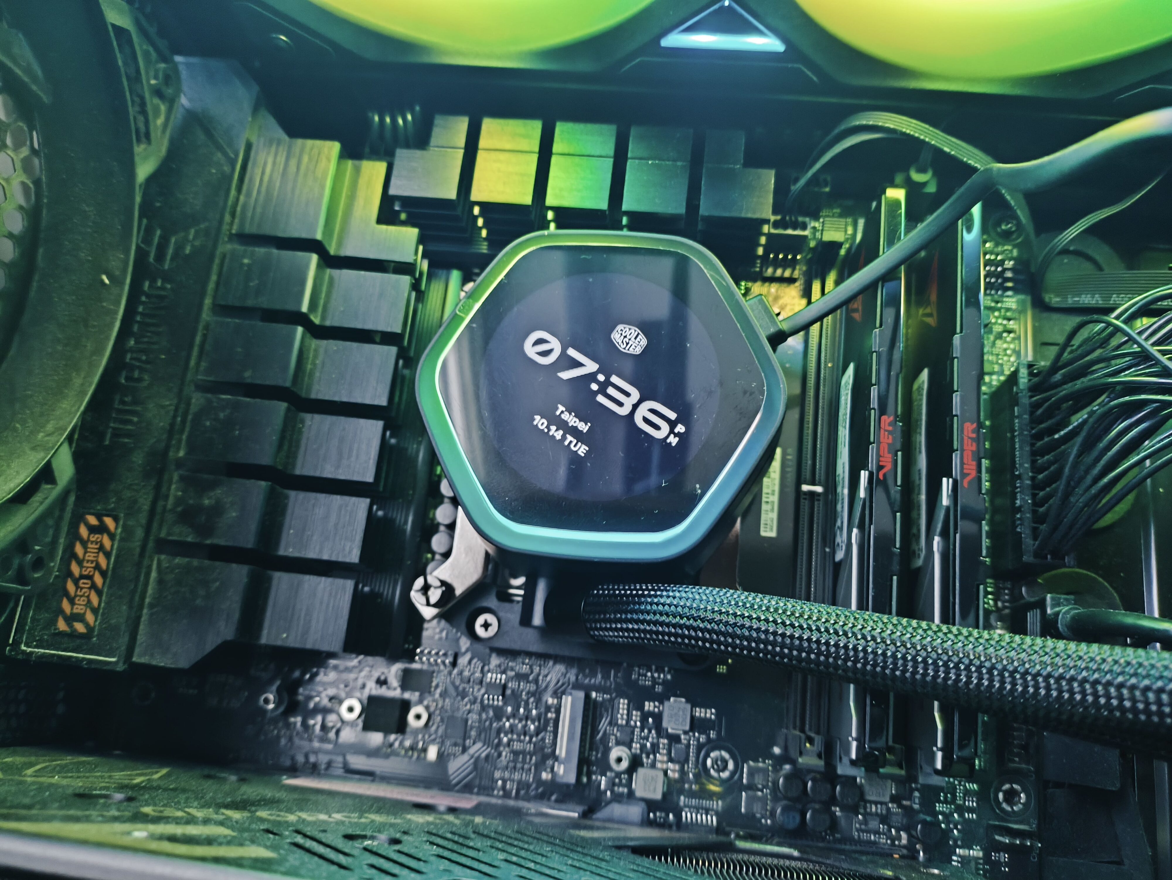 Cooler Master MasterLiquid 360 Atmos II - test chłodzenia AIO. Wydajne chodzenie zapewniające dużą customizację blokopompki