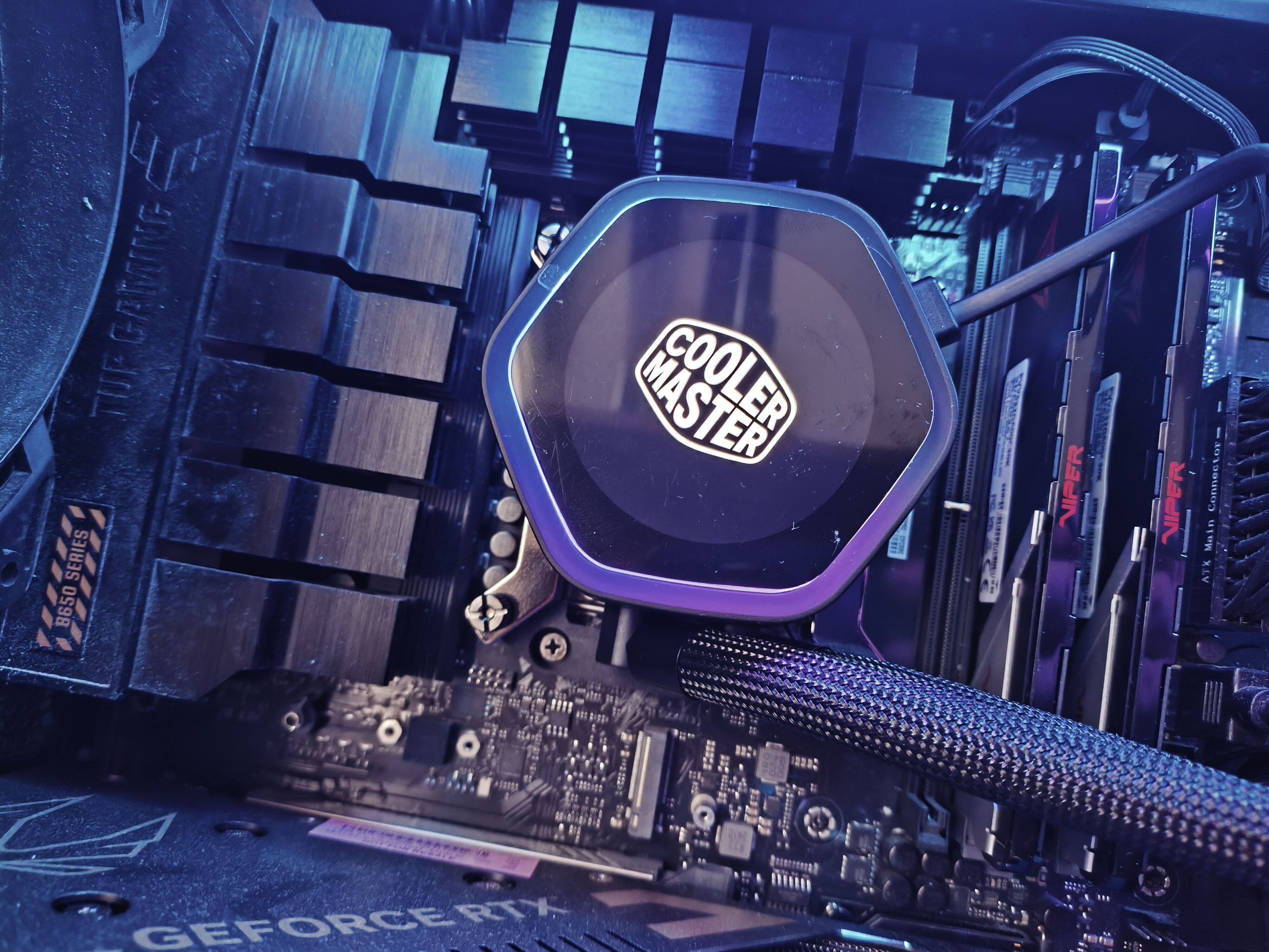Cooler Master MasterLiquid 360 Atmos II - test chłodzenia AIO. Wydajne chodzenie zapewniające dużą customizację blokopompki