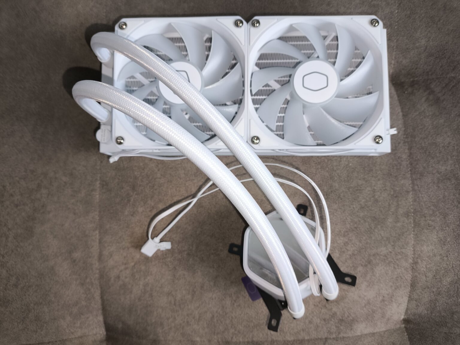 Cooler Master MasterLiquid 240 Core II White - test chłodzenia AIO. Wydajność taka sobie ale samo chłodzenie może spodobać się wielu osobom