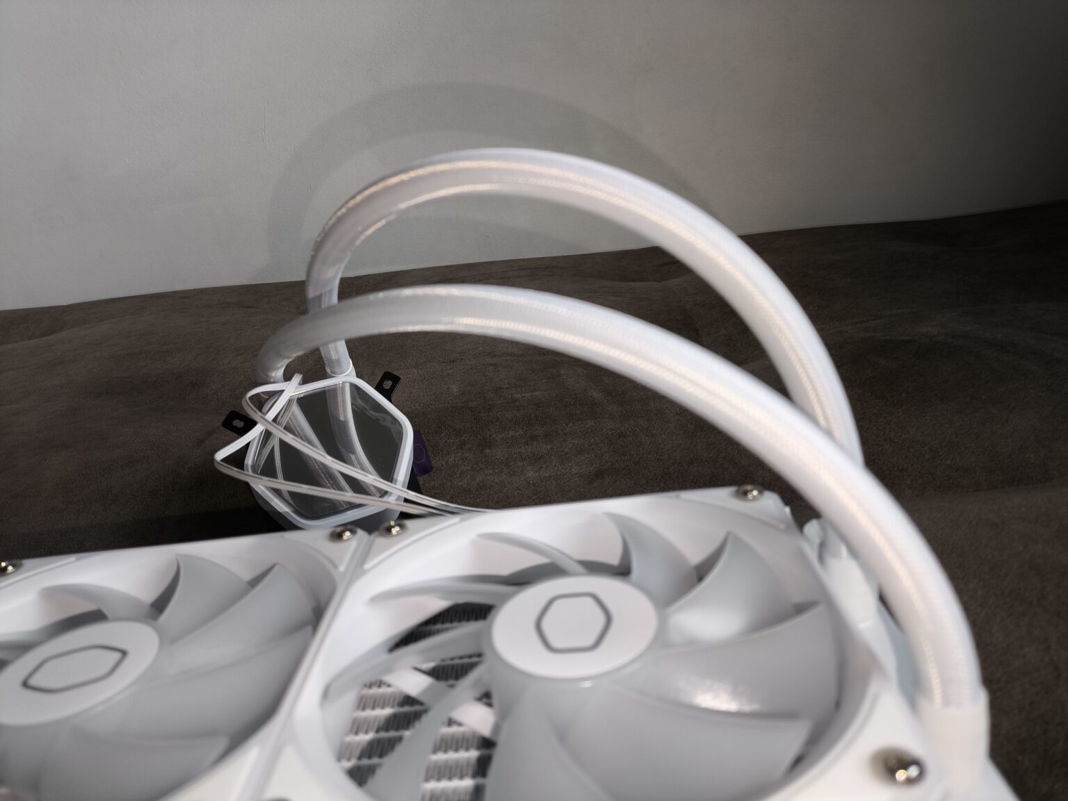 Cooler Master MasterLiquid 240 Core II White - test chłodzenia AIO. Wydajność taka sobie ale samo chłodzenie może spodobać się wielu osobom