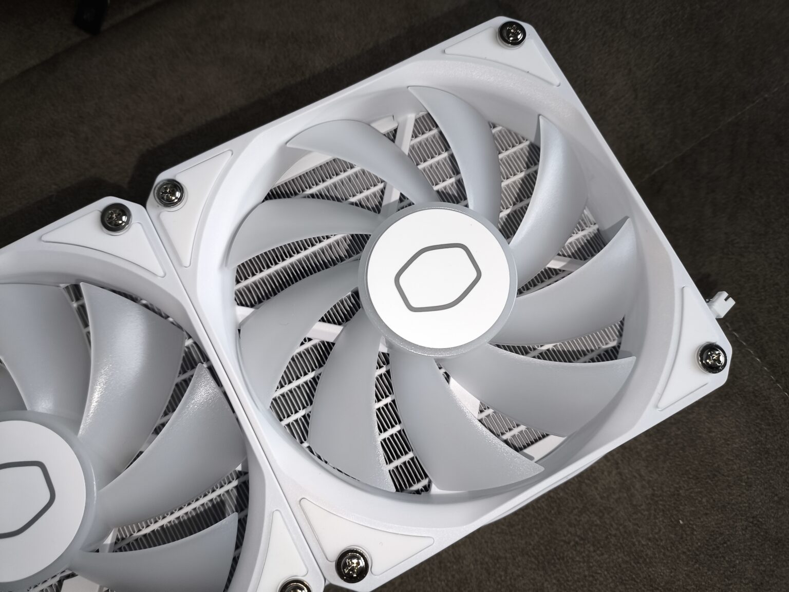 Cooler Master MasterLiquid 240 Core II White - test chłodzenia AIO. Wydajność taka sobie ale samo chłodzenie może spodobać się wielu osobom
