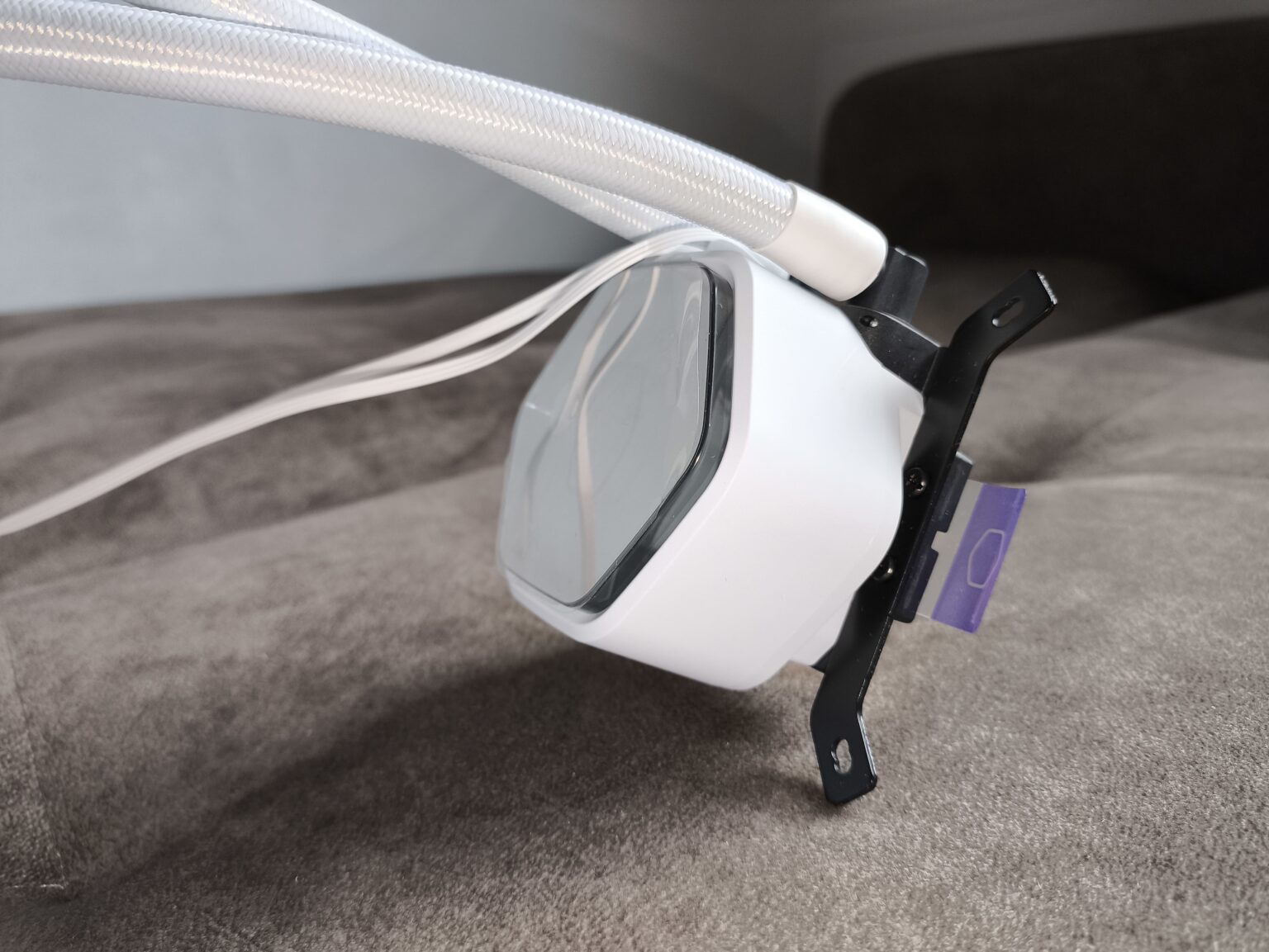 Cooler Master MasterLiquid 240 Core II White - test chłodzenia AIO. Wydajność taka sobie ale samo chłodzenie może spodobać się wielu osobom