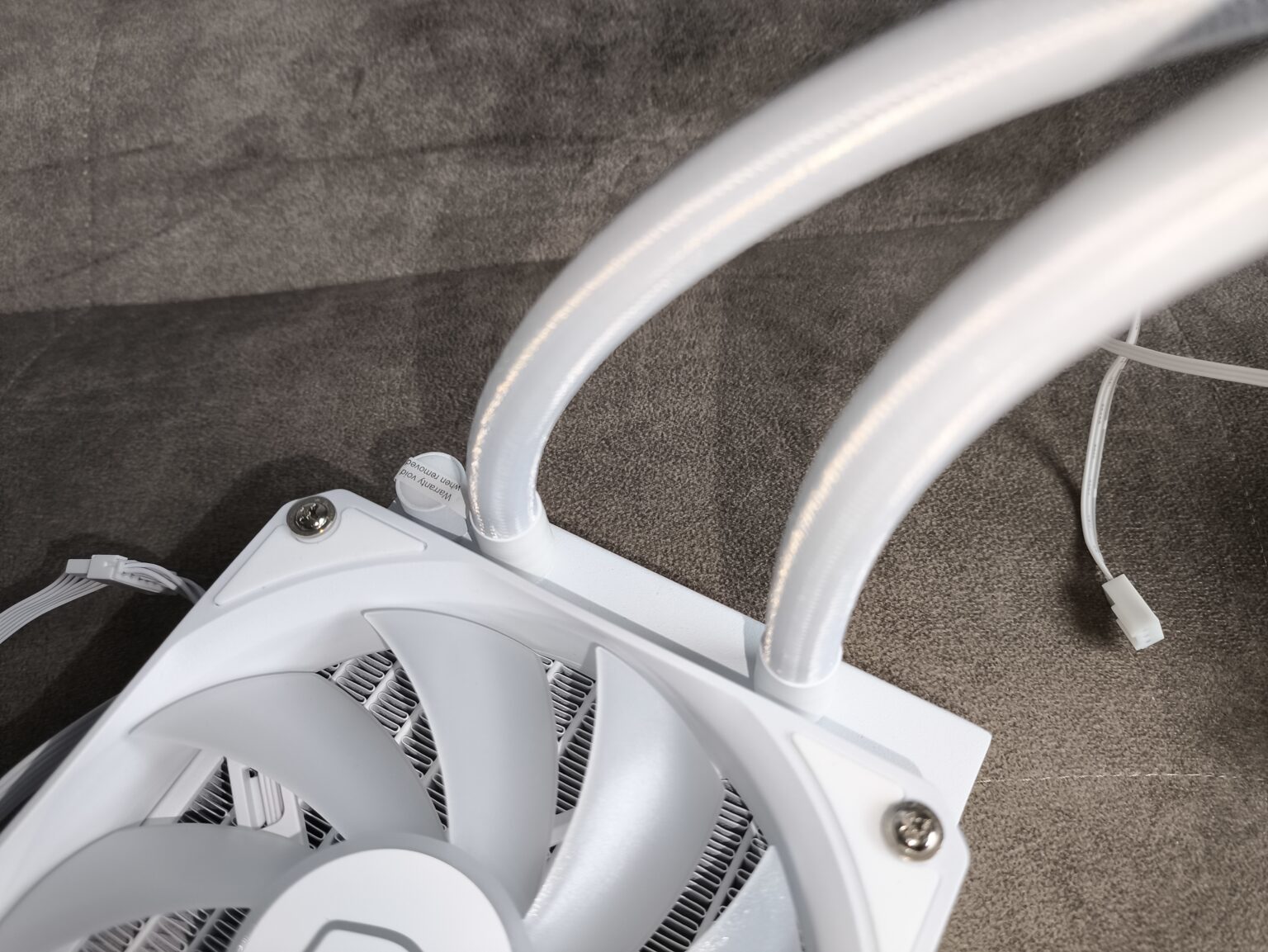 Cooler Master MasterLiquid 240 Core II White - test chłodzenia AIO. Wydajność taka sobie ale samo chłodzenie może spodobać się wielu osobom