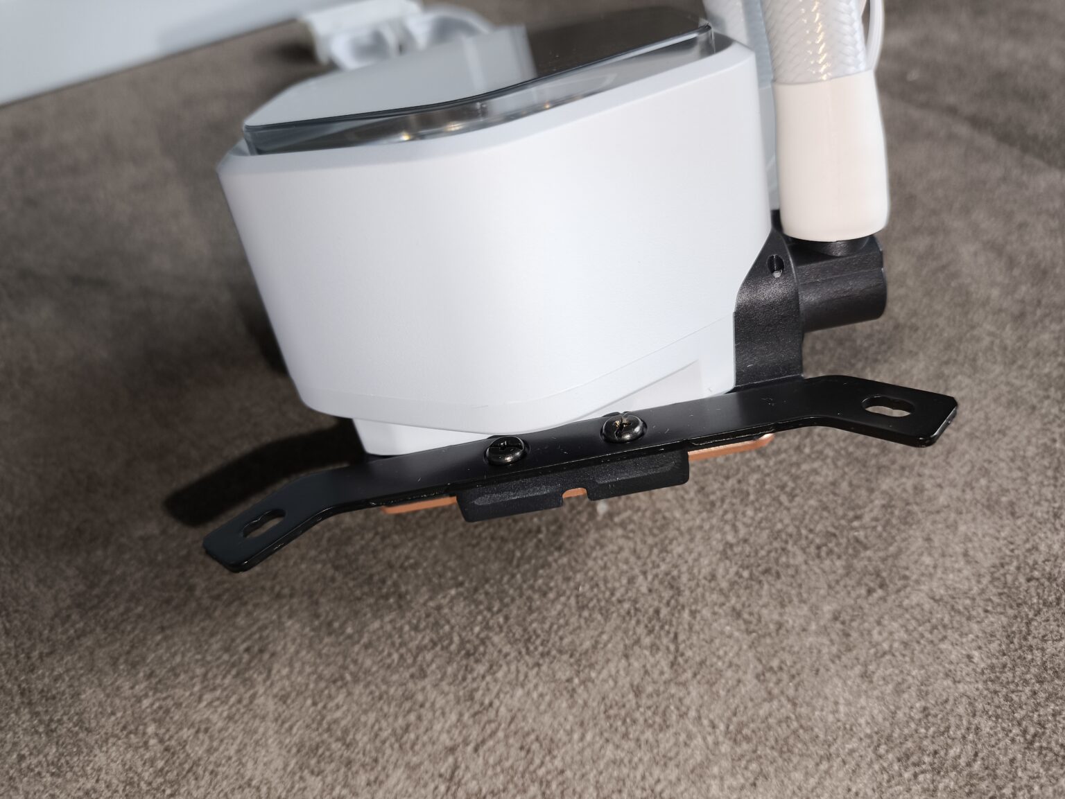 Cooler Master MasterLiquid 240 Core II White - test chłodzenia AIO. Wydajność taka sobie ale samo chłodzenie może spodobać się wielu osobom