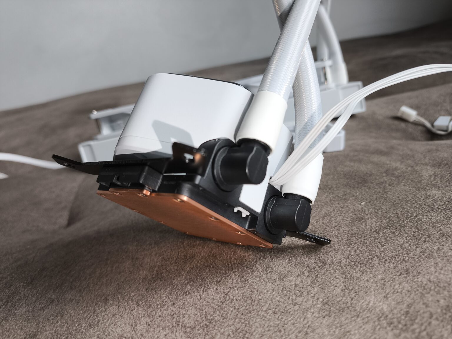 Cooler Master MasterLiquid 240 Core II White - test chłodzenia AIO. Wydajność taka sobie ale samo chłodzenie może spodobać się wielu osobom