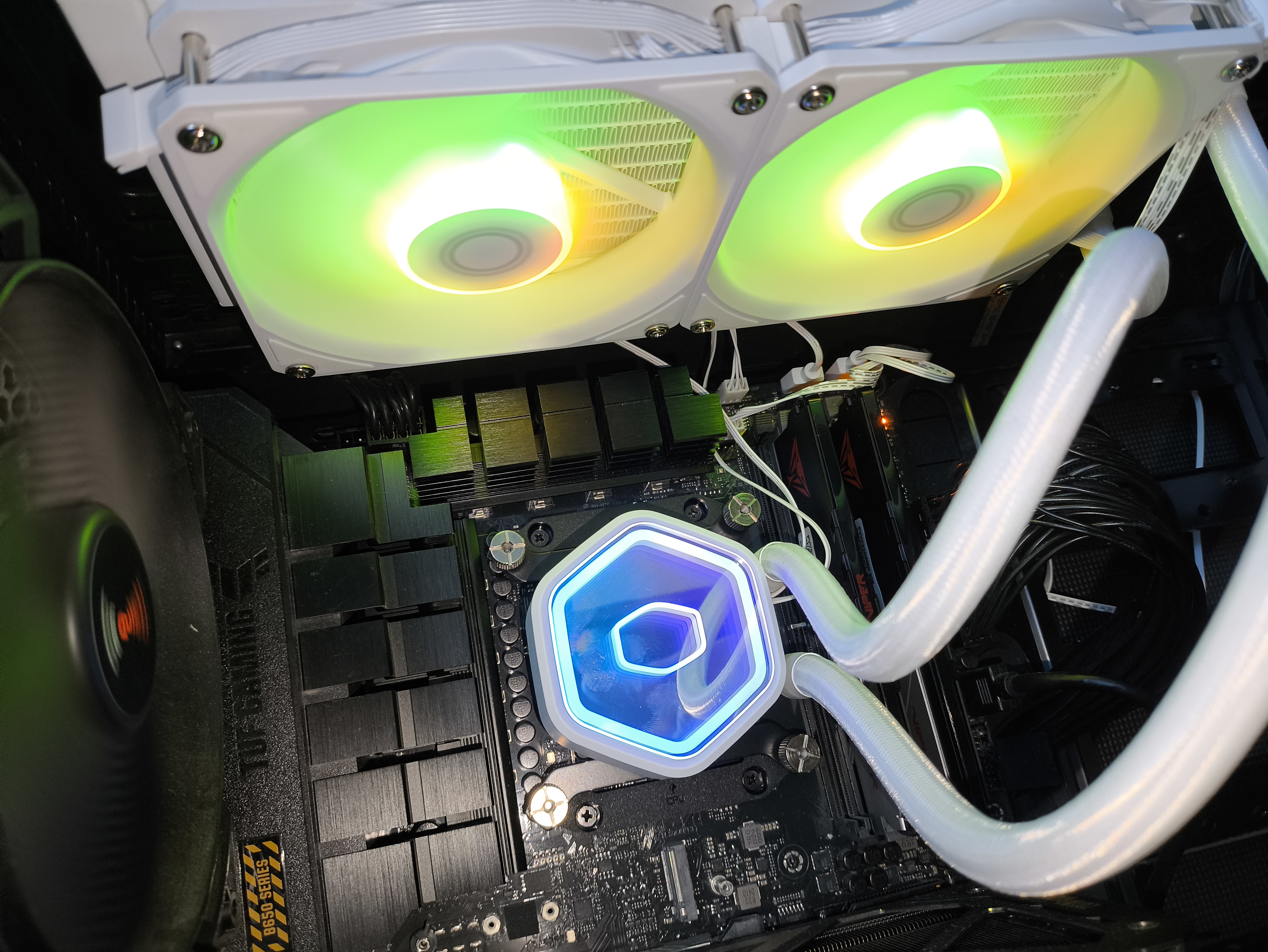 Cooler Master MasterLiquid 240 Core II White - test chłodzenia AIO. Wydajność taka sobie ale samo chłodzenie może spodobać się wielu osobom