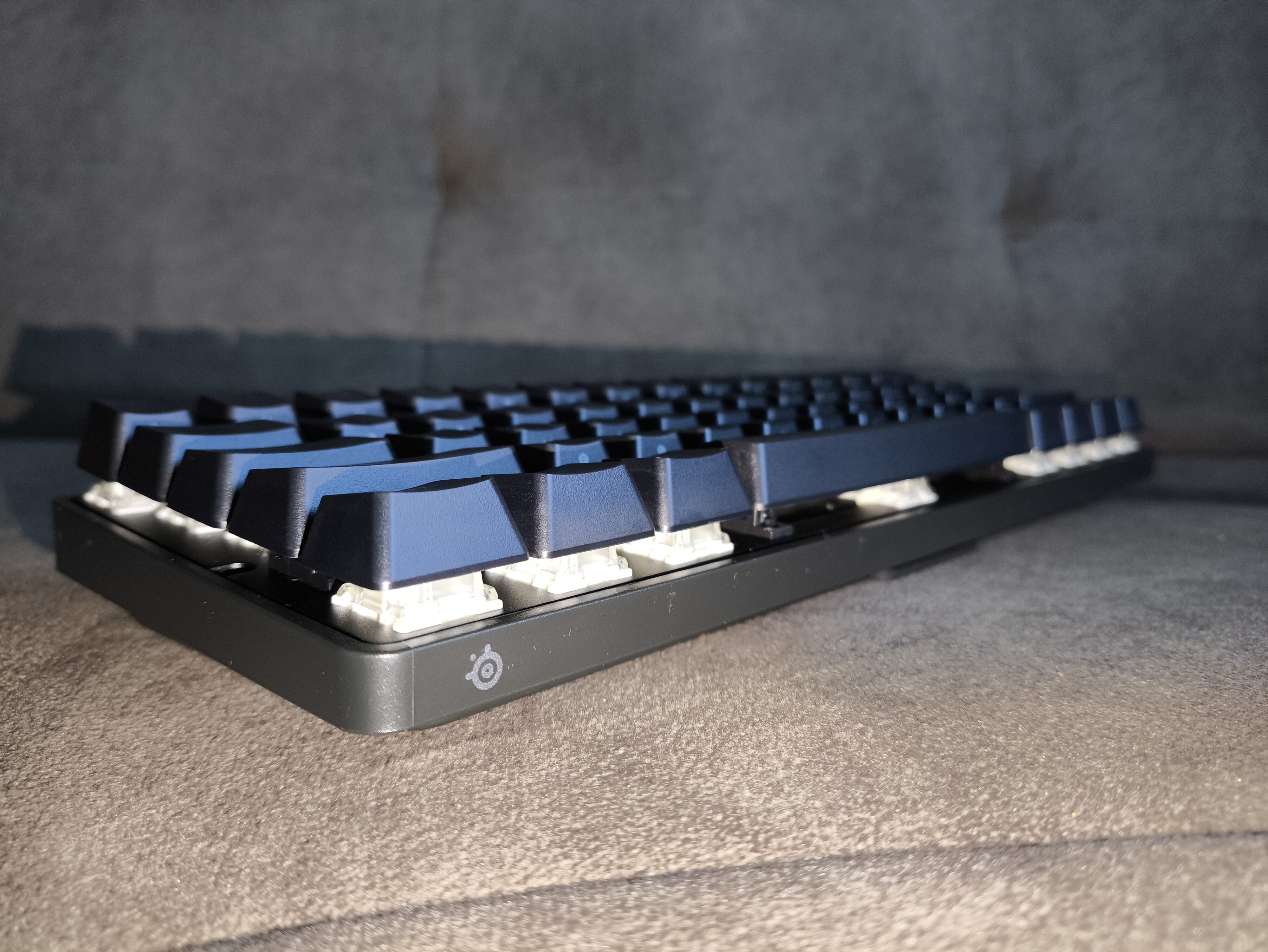 SteelSeries Apex Pro Mini Gen 3 - test klawiatury. Kontrola nad mikrometrami