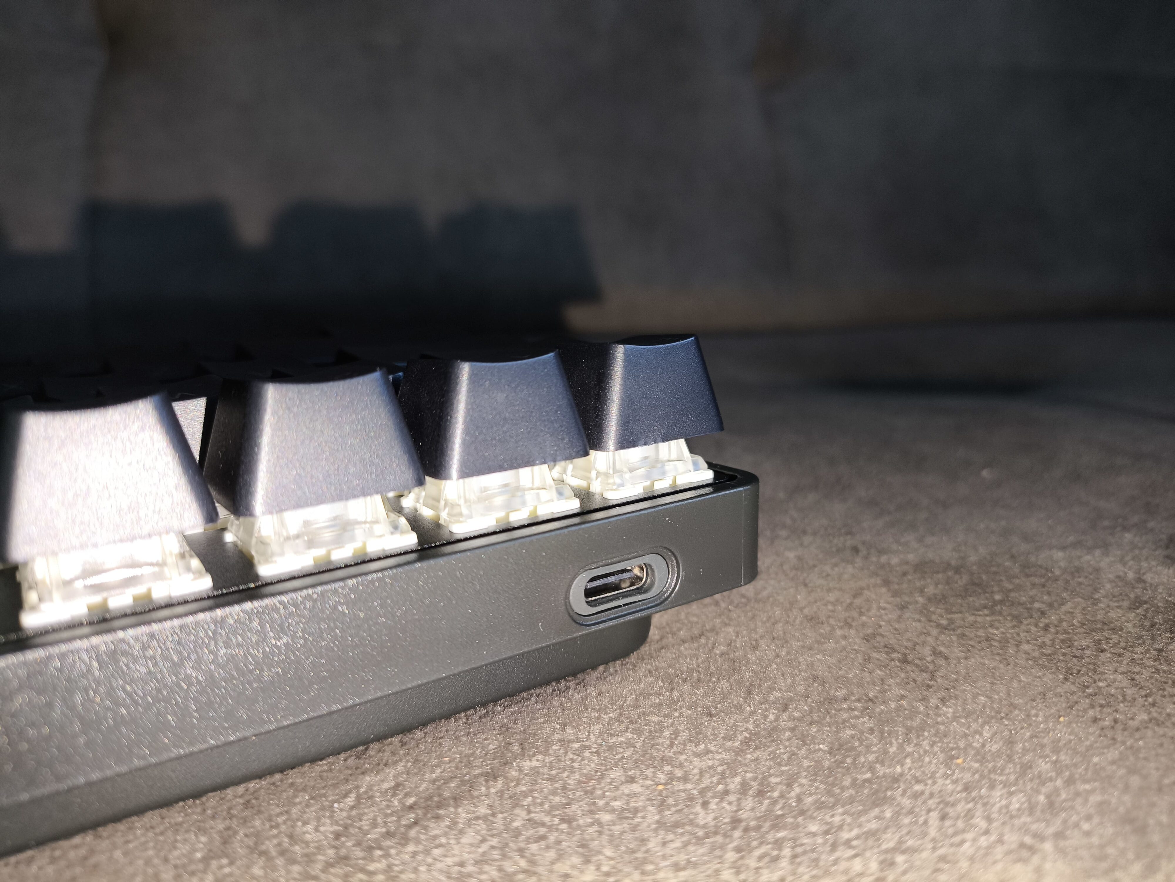 SteelSeries Apex Pro Mini Gen 3 - test klawiatury. Kontrola nad mikrometrami