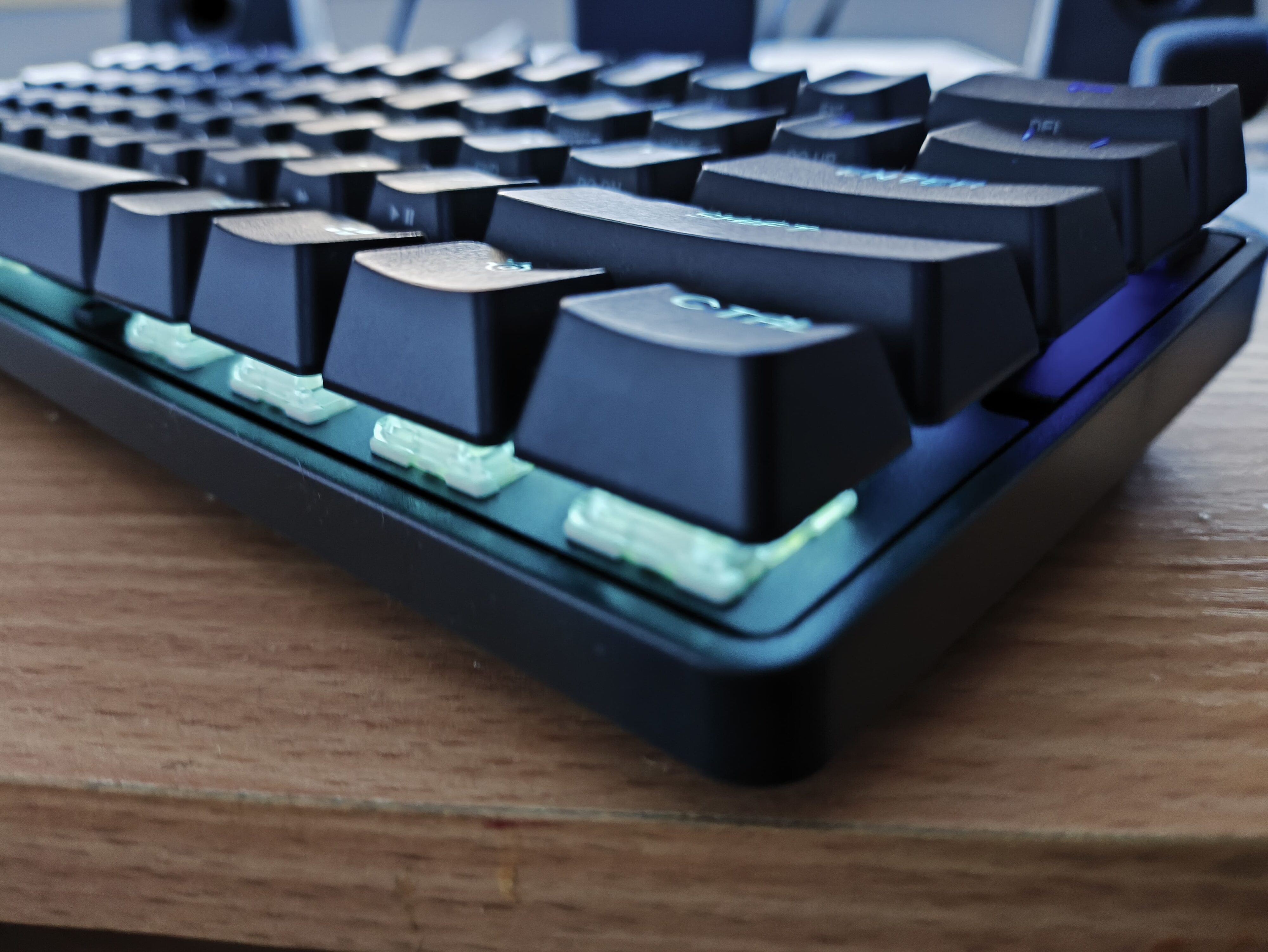 SteelSeries Apex Pro Mini Gen 3 - test klawiatury. Kontrola nad mikrometrami