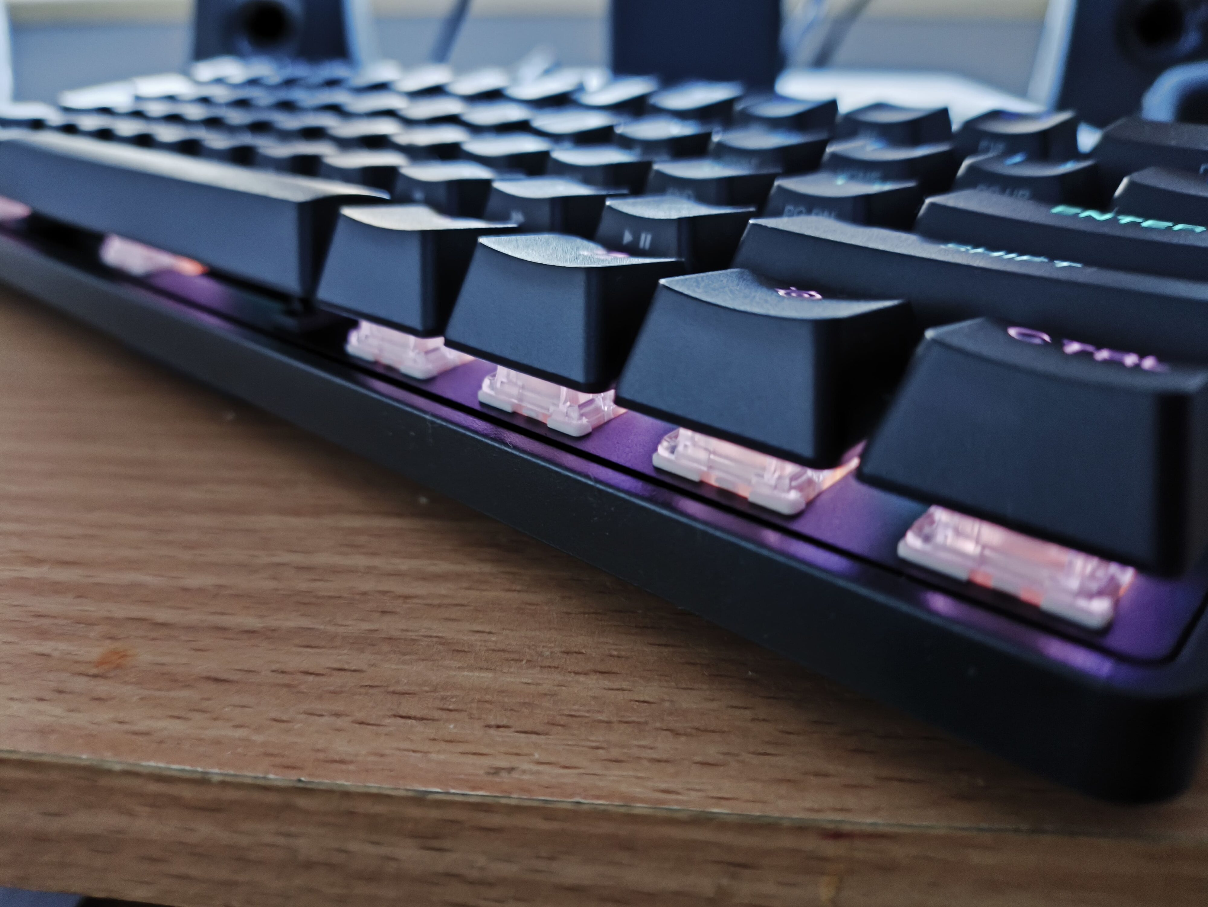 SteelSeries Apex Pro Mini Gen 3 - test klawiatury. Kontrola nad mikrometrami