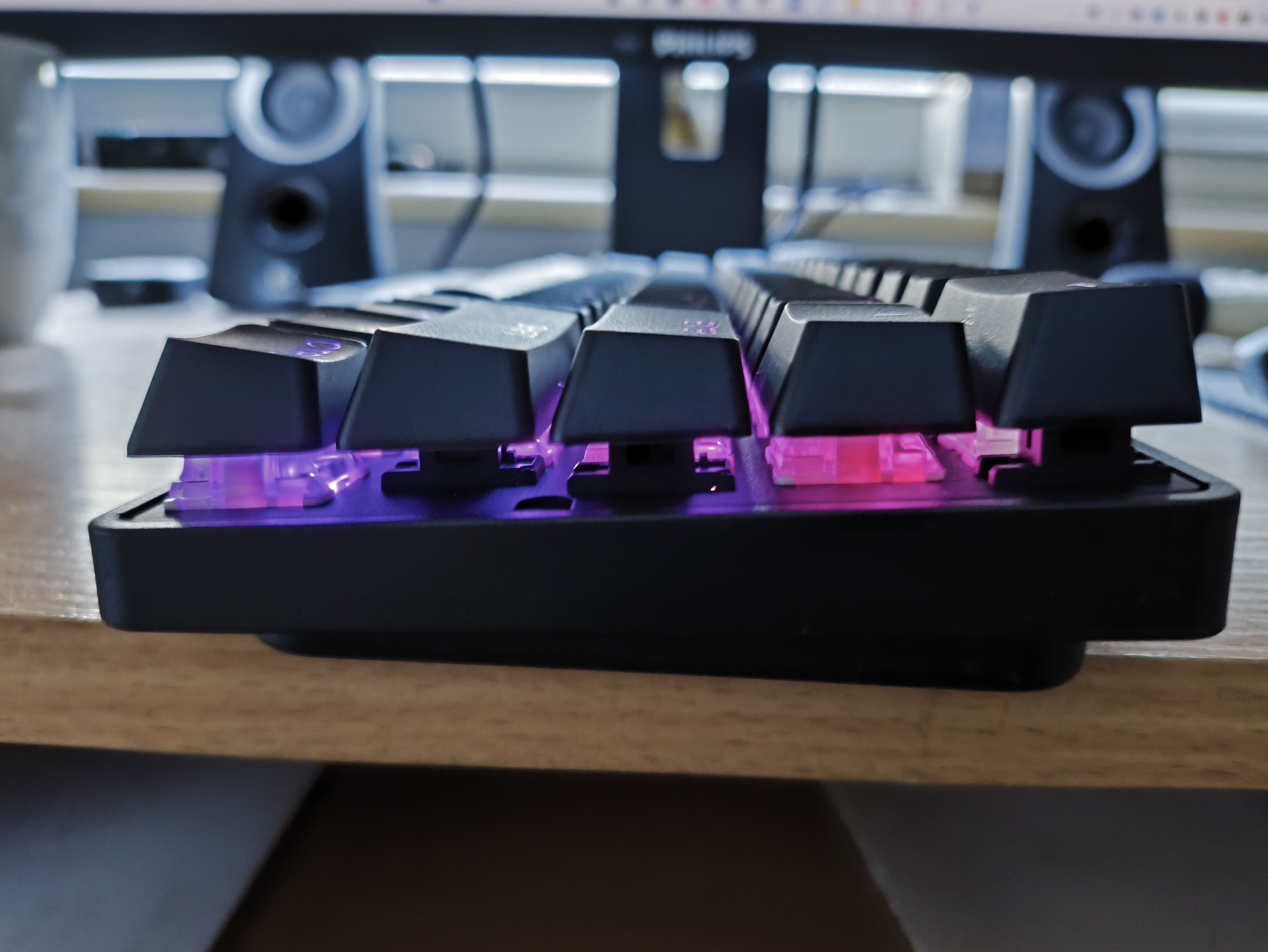 SteelSeries Apex Pro Mini Gen 3 - test klawiatury. Kontrola nad mikrometrami