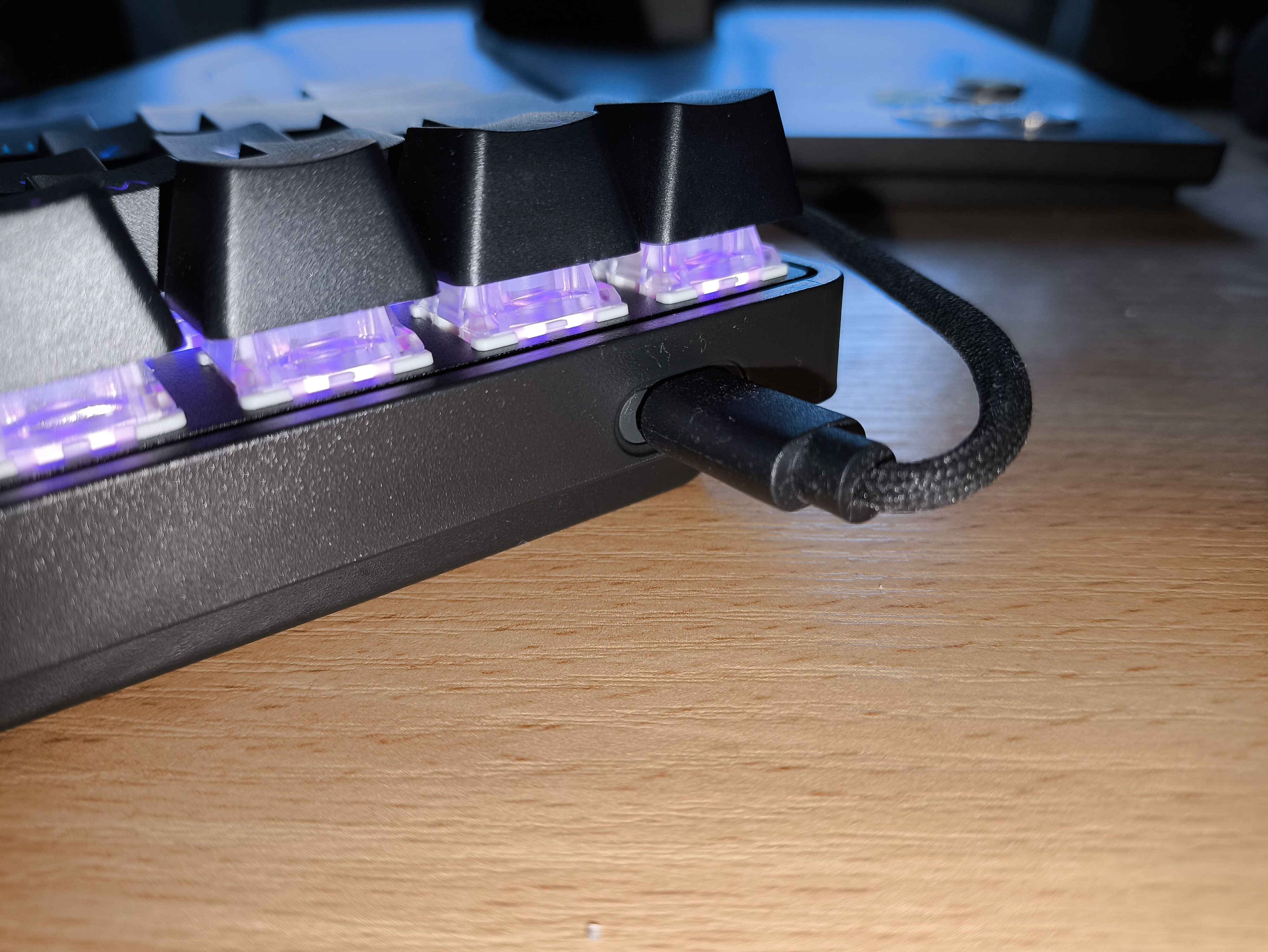 SteelSeries Apex Pro Mini Gen 3 - test klawiatury. Kontrola nad mikrometrami