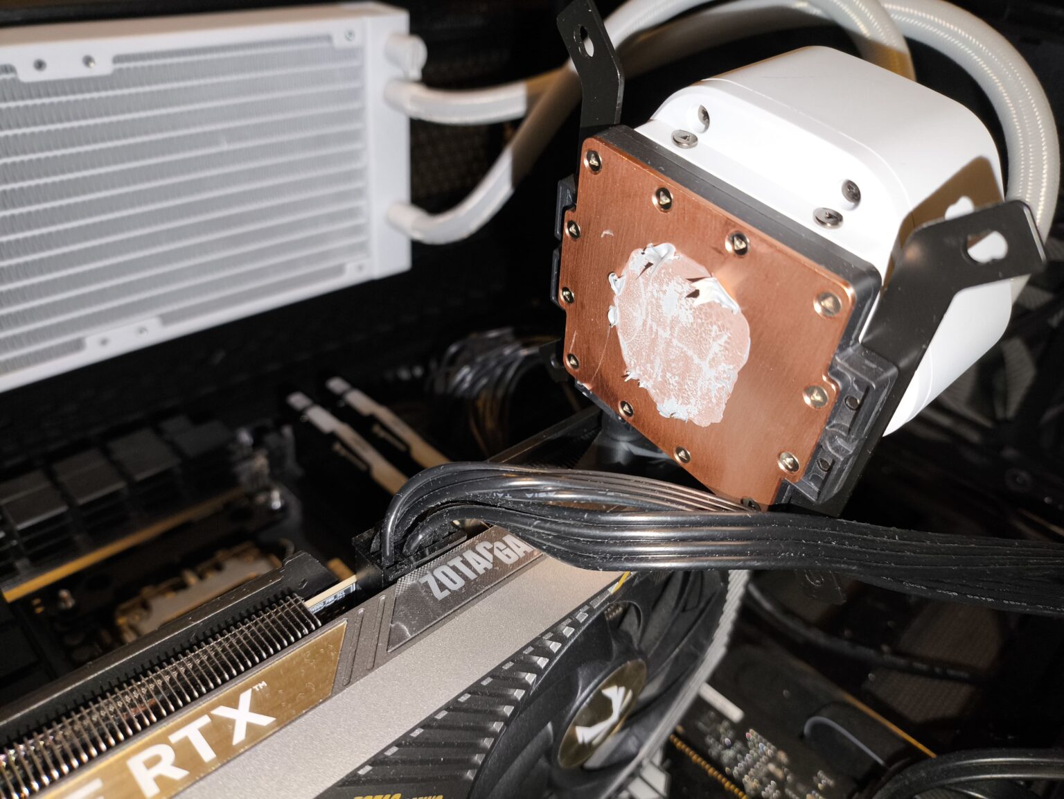 Cooler Master MasterLiquid 240 Core II White - test chłodzenia AIO. Wydajność taka sobie ale samo chłodzenie może spodobać się wielu osobom