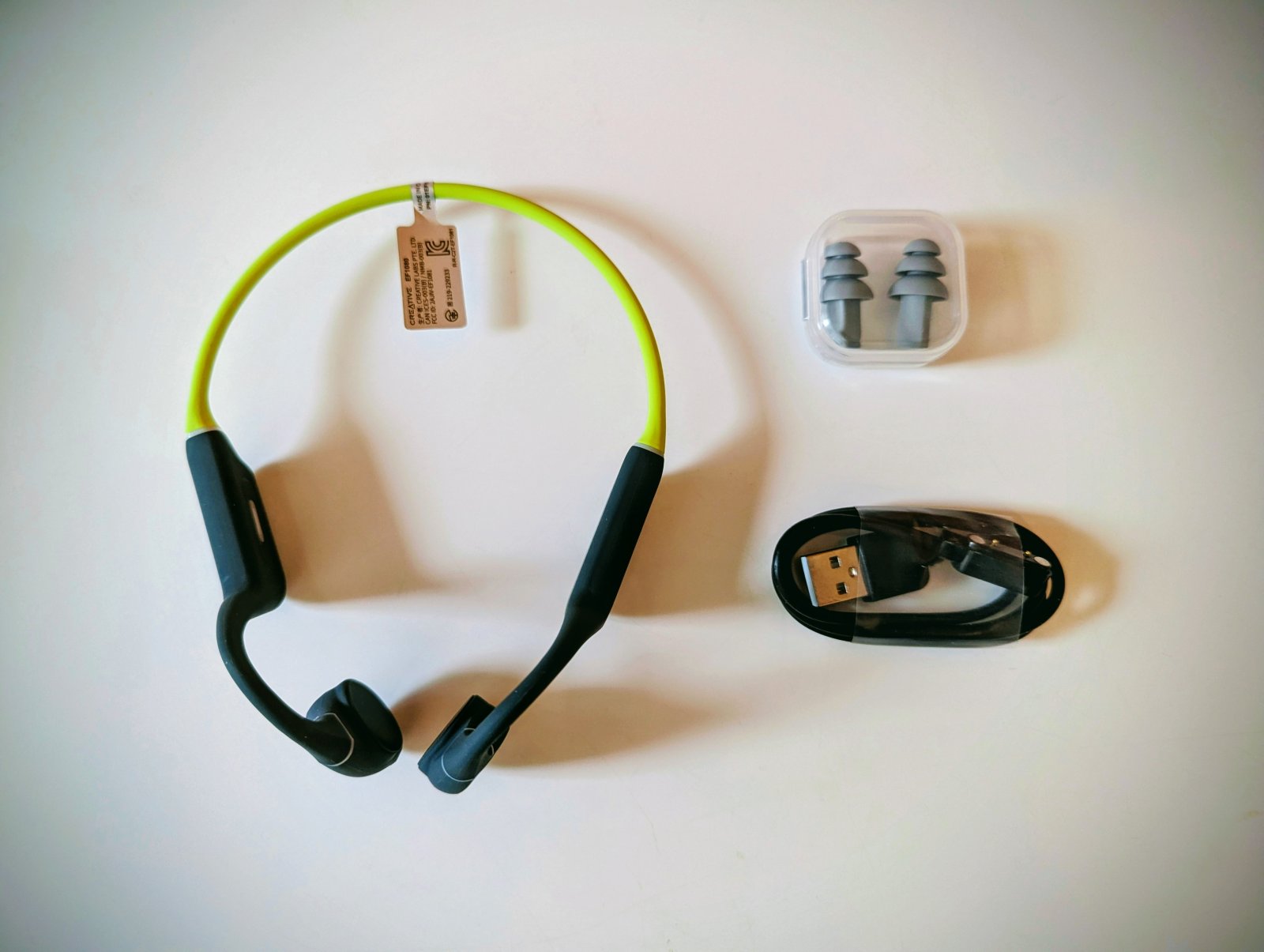 Słuchawki kostne idealne do biegania i na siłownię - Recenzja Creative Outlier Free+