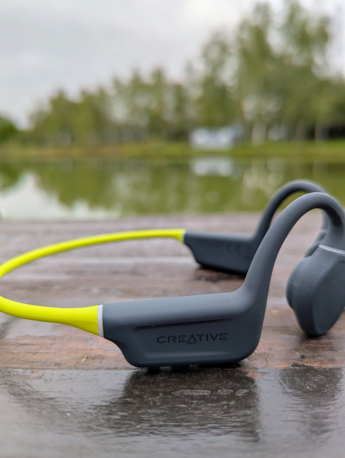 Słuchawki kostne idealne do biegania i na siłownię - Recenzja Creative Outlier Free+