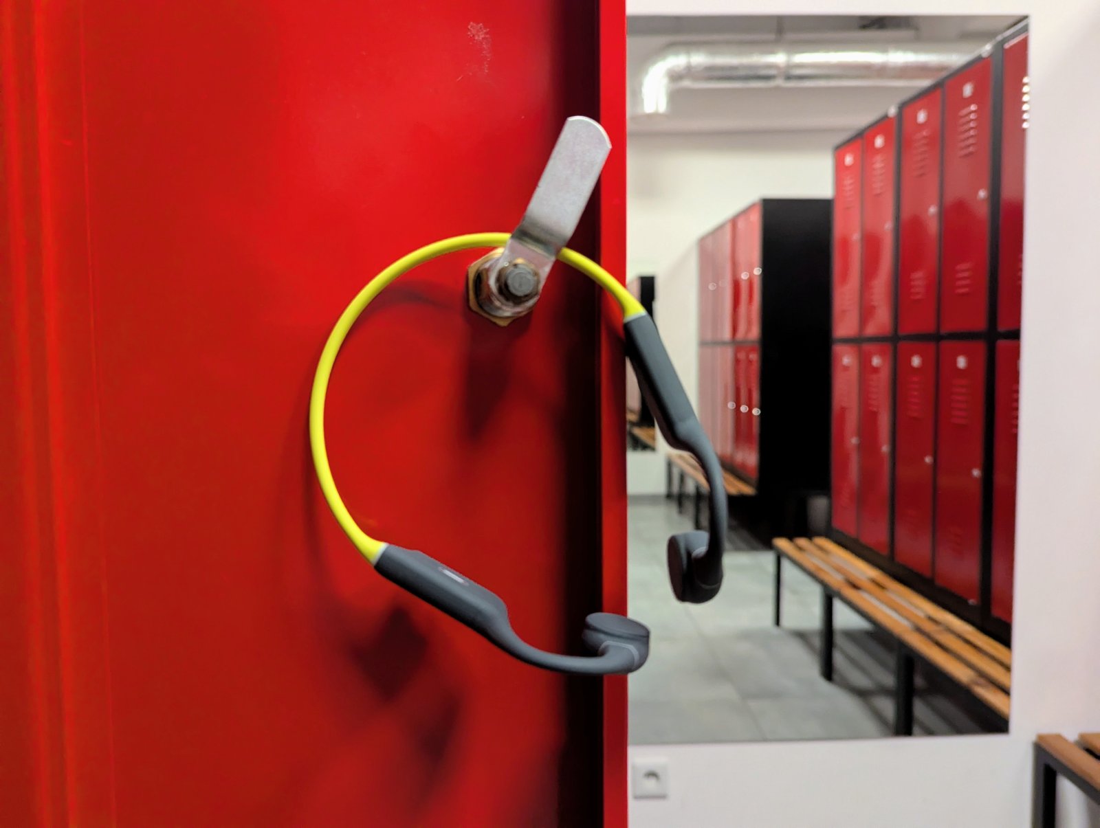 Słuchawki kostne idealne do biegania i na siłownię - Recenzja Creative Outlier Free+